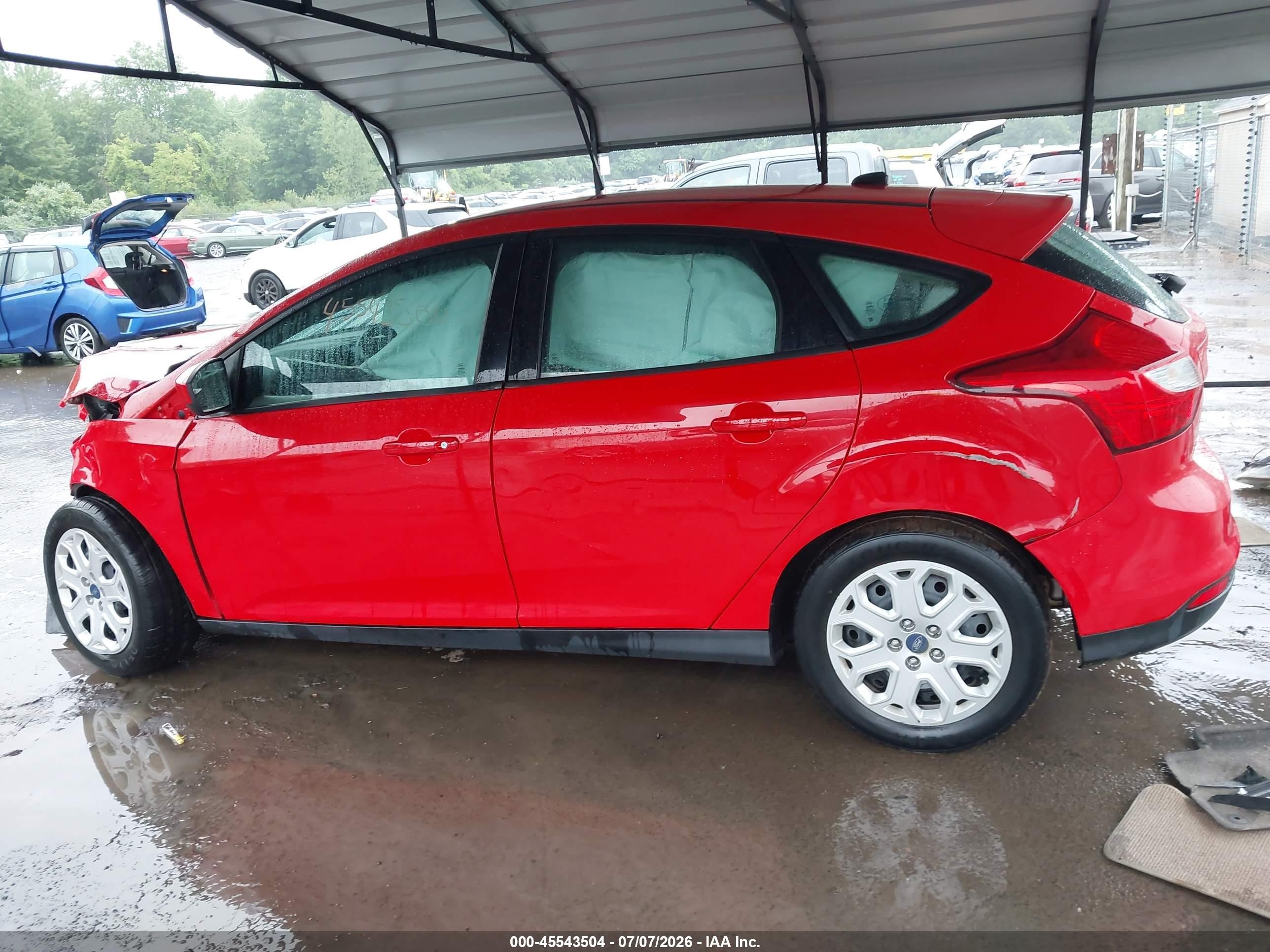 2012 Ford Focus Se Красный vin: 1FAHP3K2XCL314004