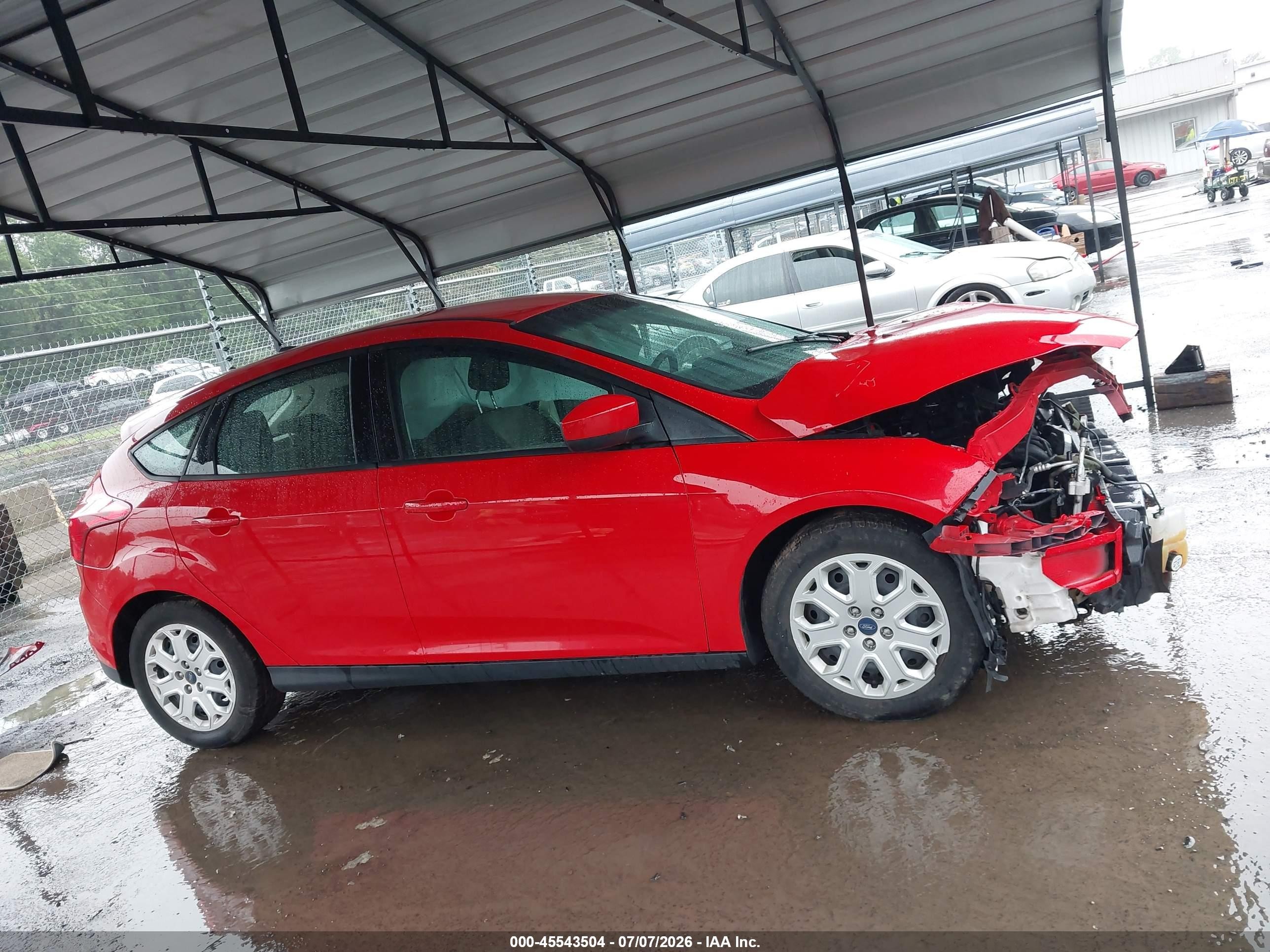 2012 Ford Focus Se Красный vin: 1FAHP3K2XCL314004