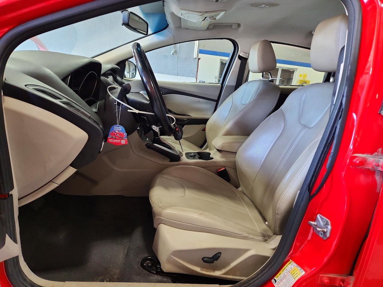 2012 Ford Focus Sel Red vin: 1FAHP3M20CL265263