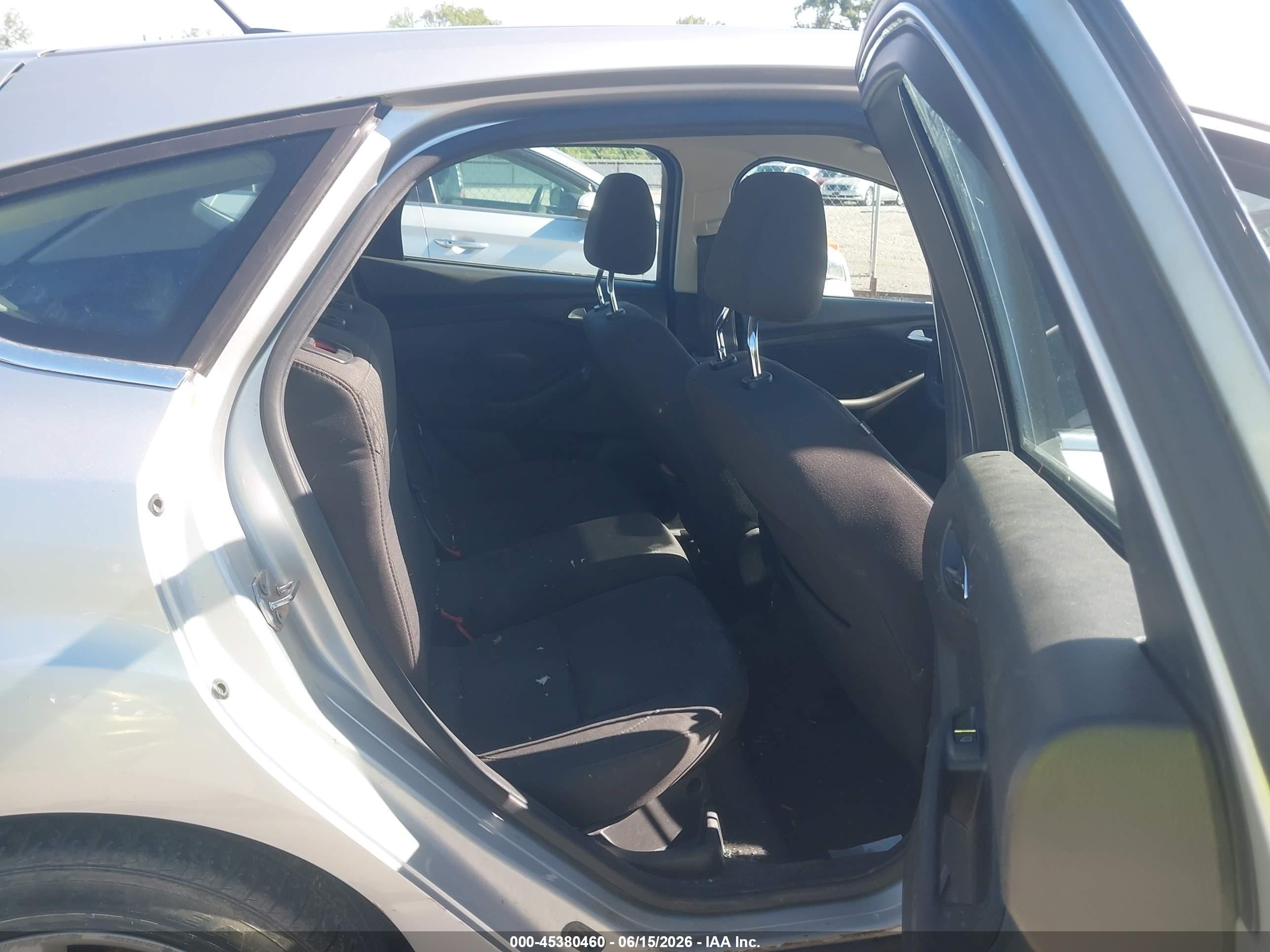 2012 Ford Focus Sel Серебряный vin: 1FAHP3M21CL337832