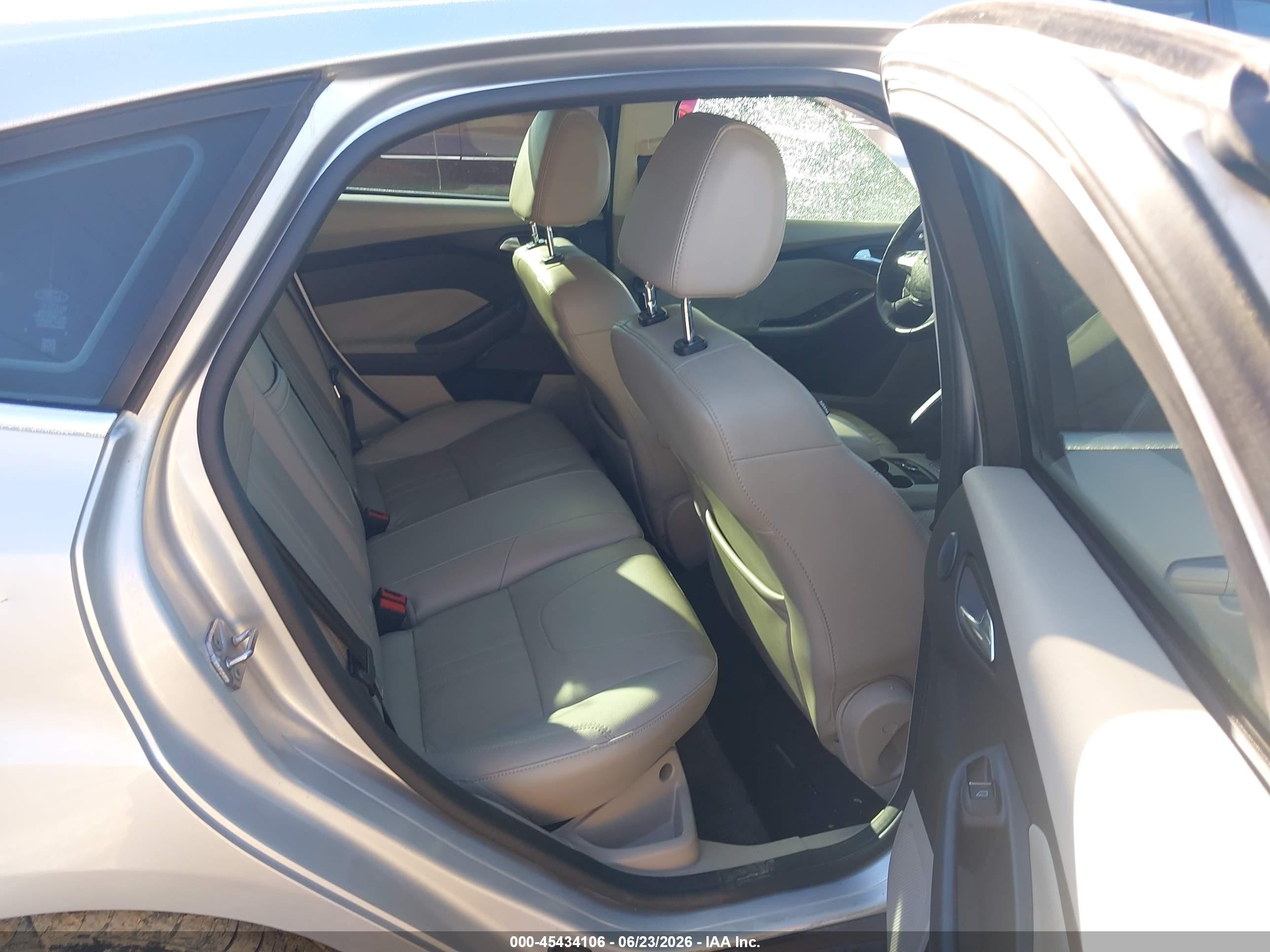 2012 Ford Focus Sel Silver vin: 1FAHP3M22CL479896