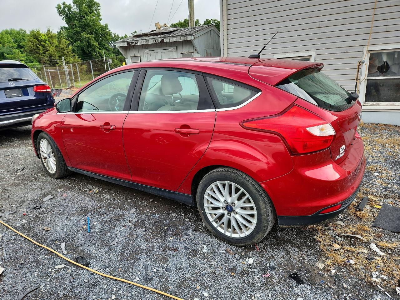 2012 Ford Focus Sel Red vin: 1FAHP3M24CL144915