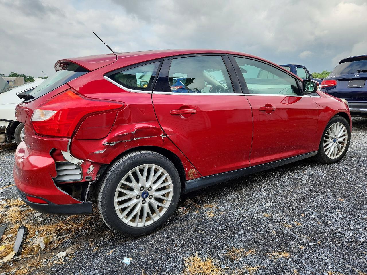 2012 Ford Focus Sel Red vin: 1FAHP3M24CL144915
