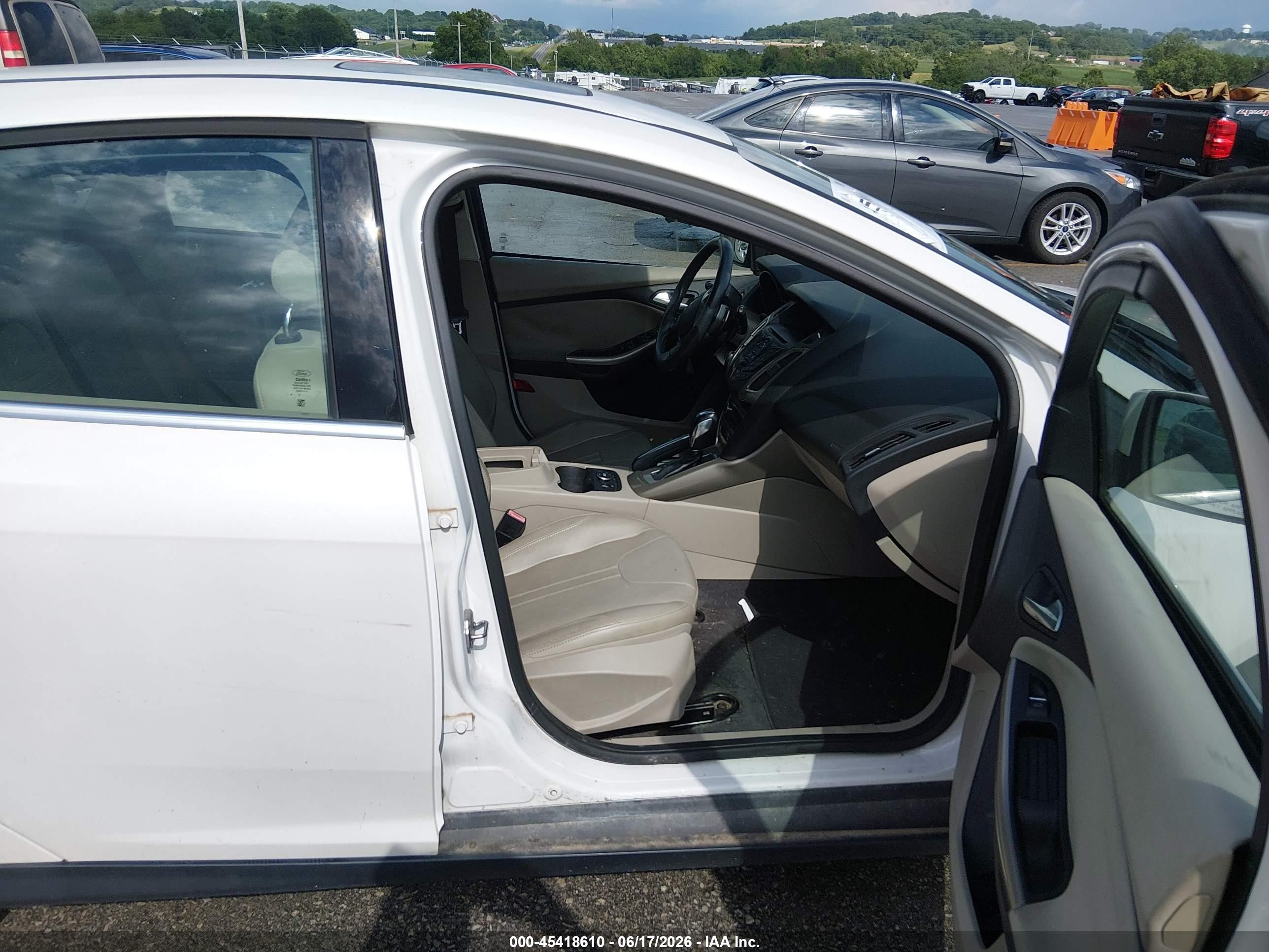 2012 Ford Focus Sel White vin: 1FAHP3M24CL257229
