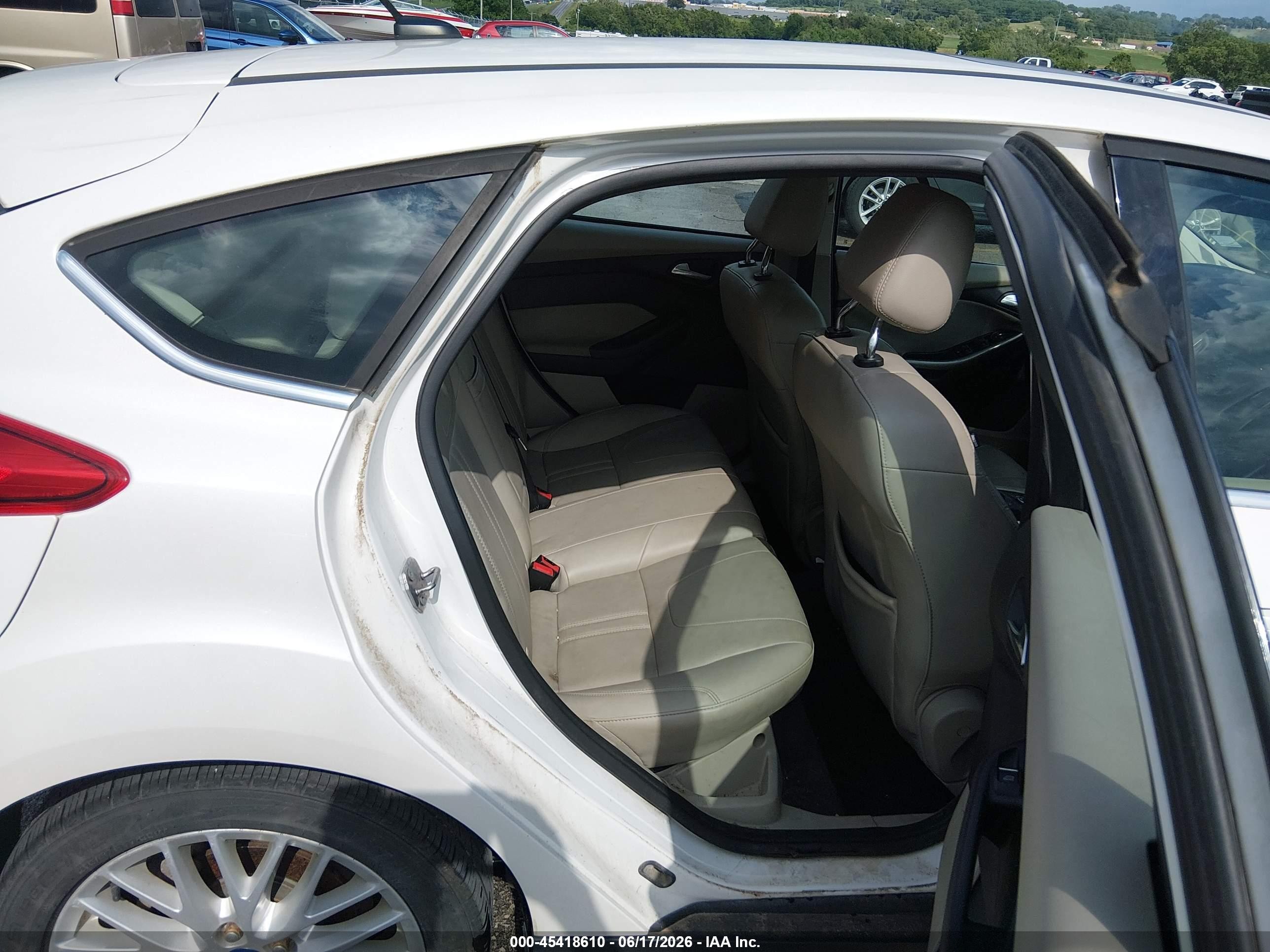 2012 Ford Focus Sel White vin: 1FAHP3M24CL257229