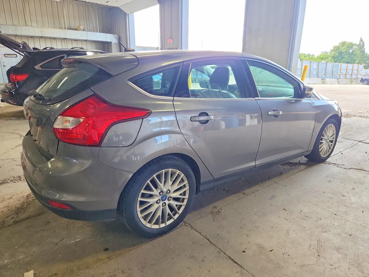 2012 Ford Focus Gray vin: 1FAHP3M25CL189944