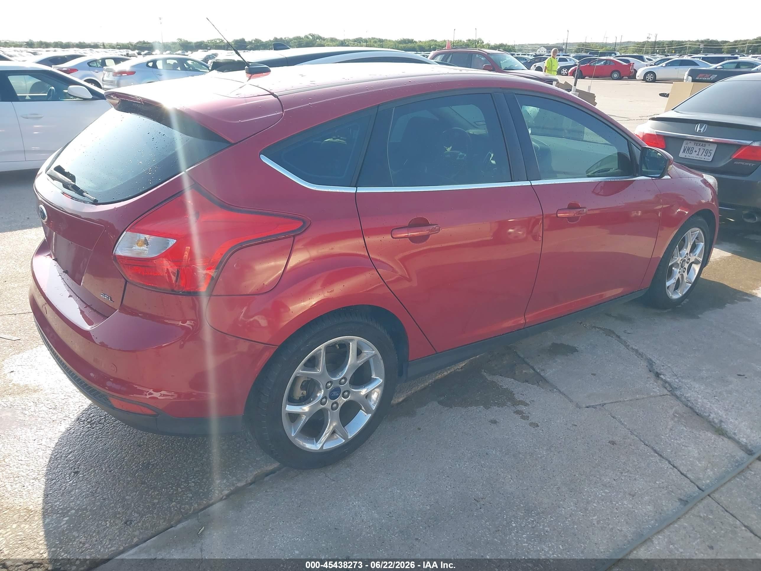2012 Ford Focus Sel Red vin: 1FAHP3M28CL329646