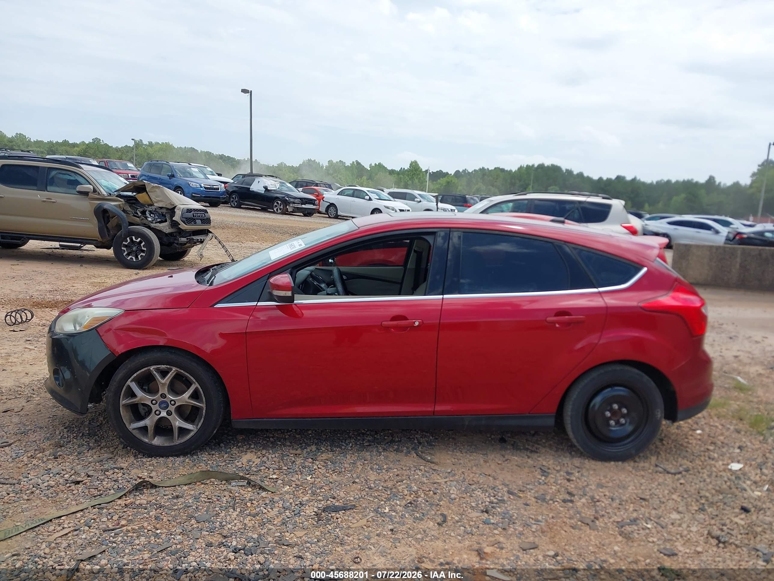 2012 Ford Focus Sel Red vin: 1FAHP3M28CL360217