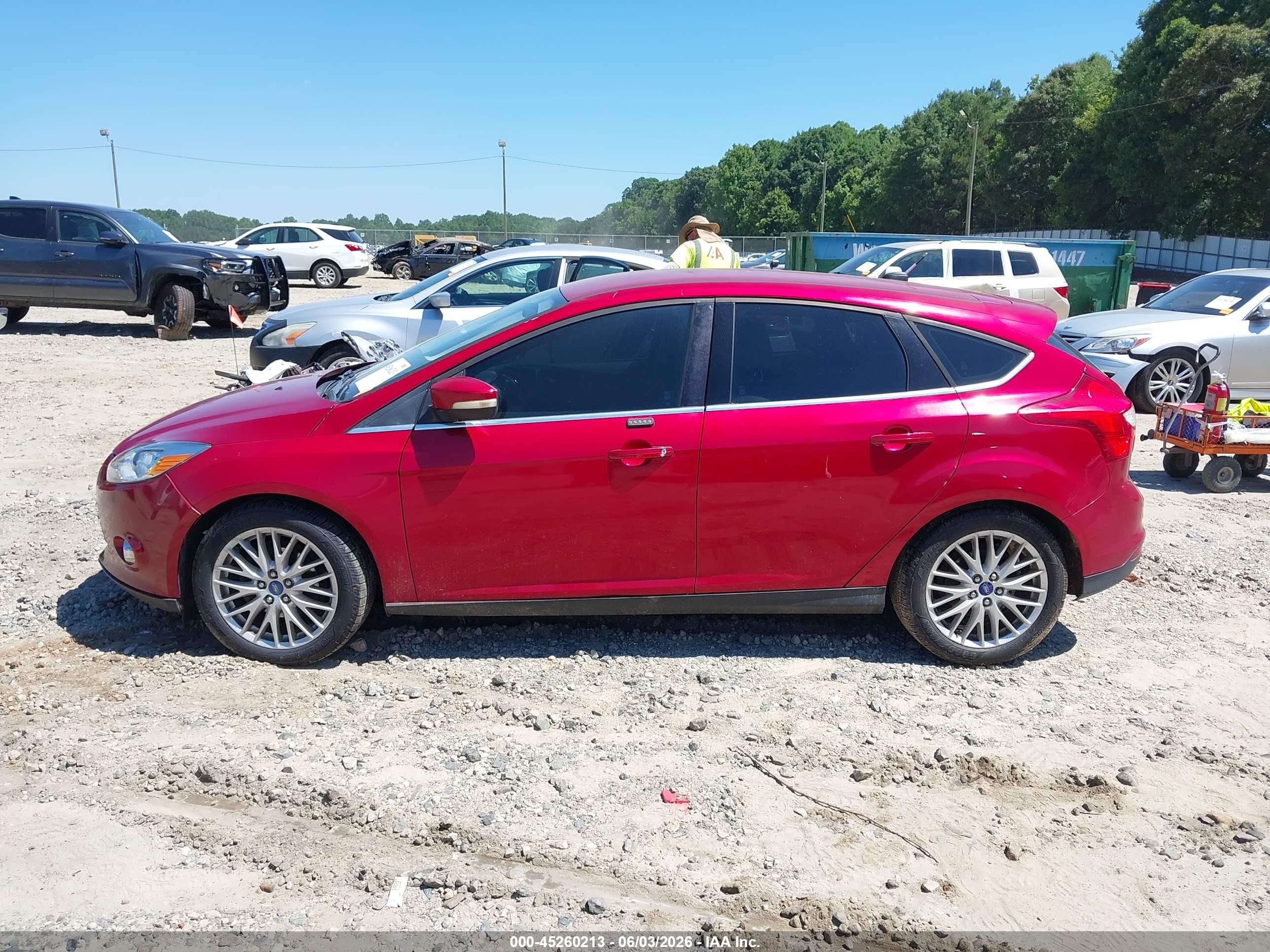 2012 Ford Focus Sel Red vin: 1FAHP3M2XCL243898