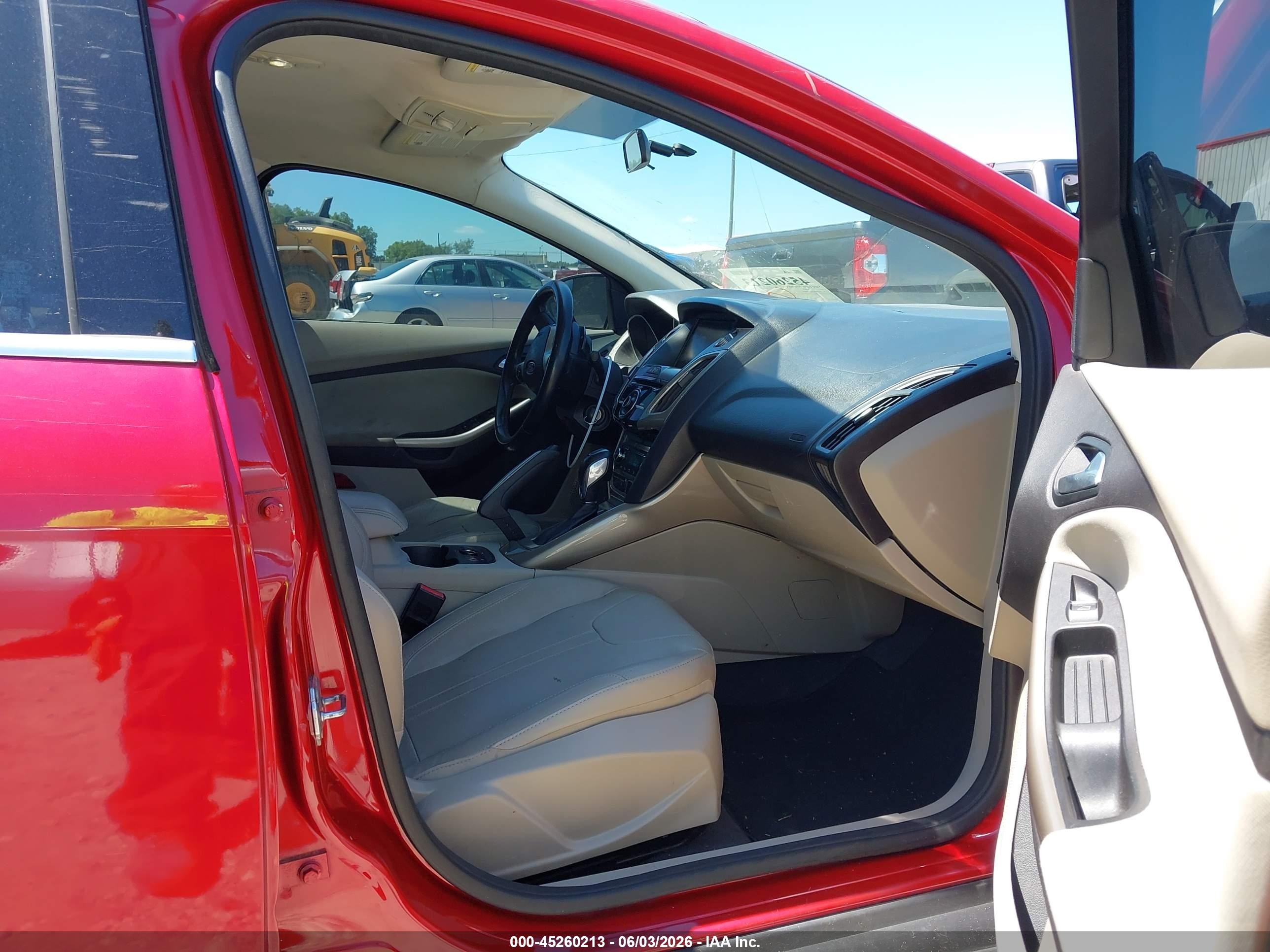 2012 Ford Focus Sel Red vin: 1FAHP3M2XCL243898