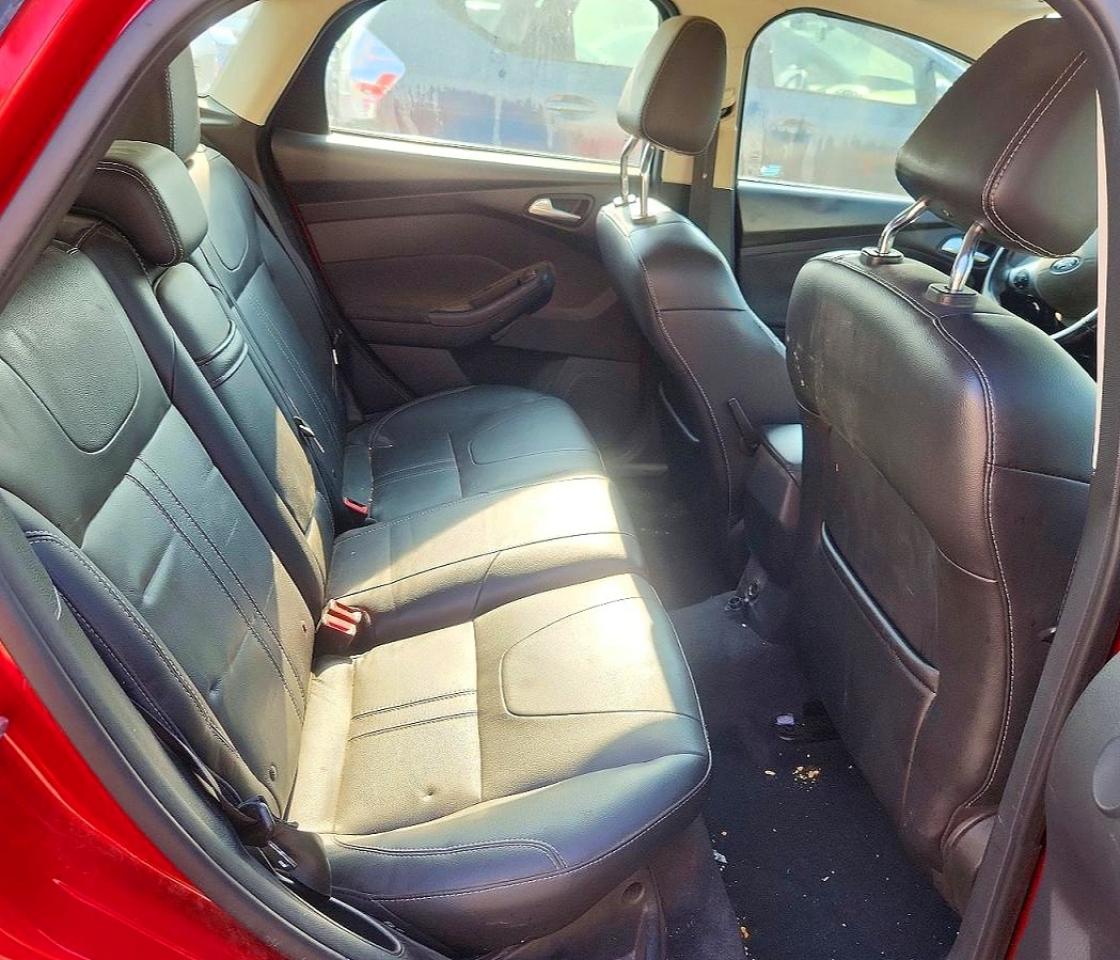 2012 Ford Focus Sel Red vin: 1FAHP3M2XCL255078