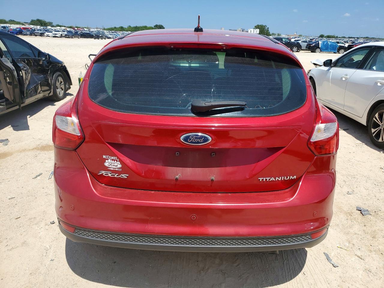 2012 Ford Focus Titanium Red vin: 1FAHP3N20CL235176