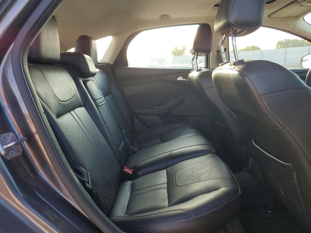 2012 Ford Focus Titanium Gray vin: 1FAHP3N20CL236036