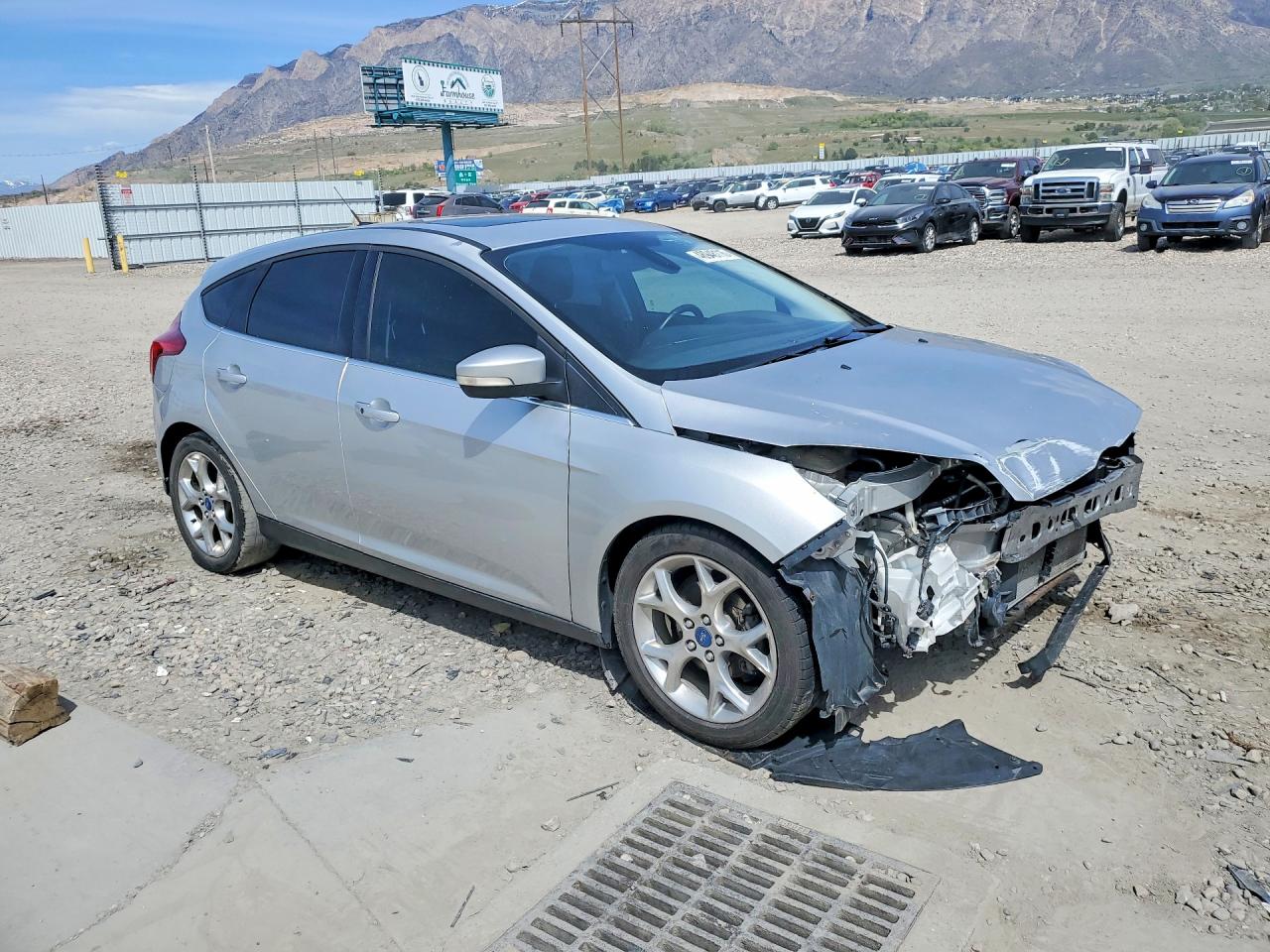 2012 Ford Focus Titanium Silver vin: 1FAHP3N20CL236084