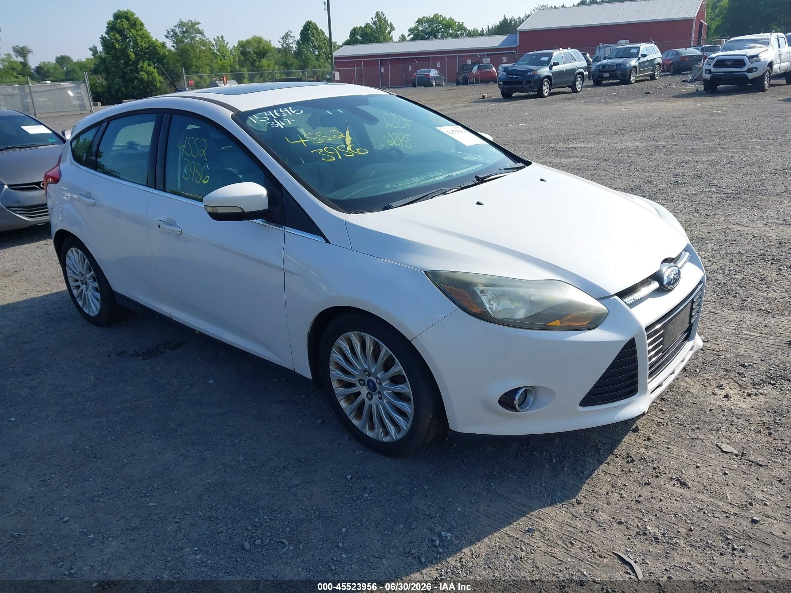 2012 Ford Focus Titanium Белый vin: 1FAHP3N20CL273488