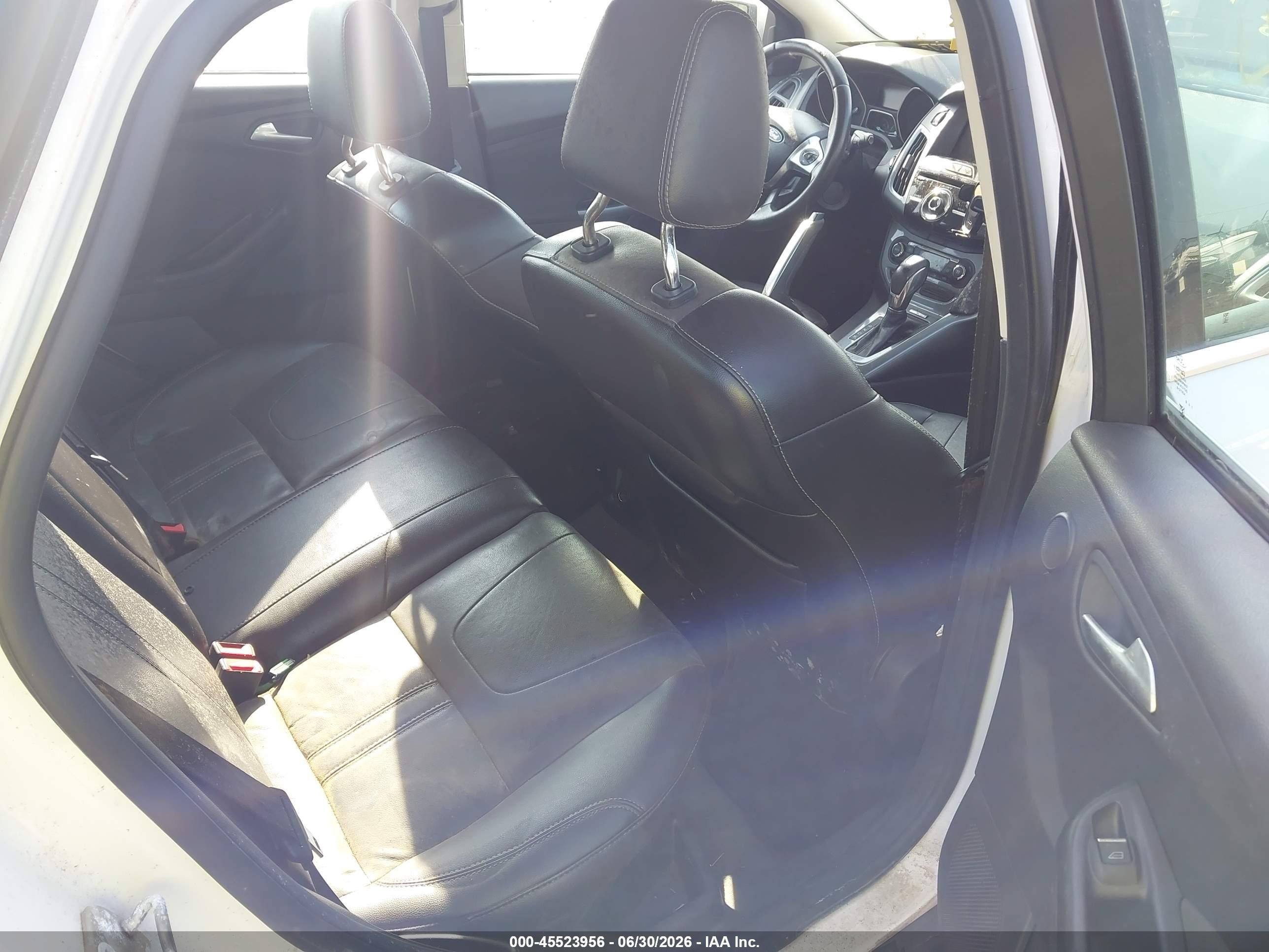 2012 Ford Focus Titanium Белый vin: 1FAHP3N20CL273488
