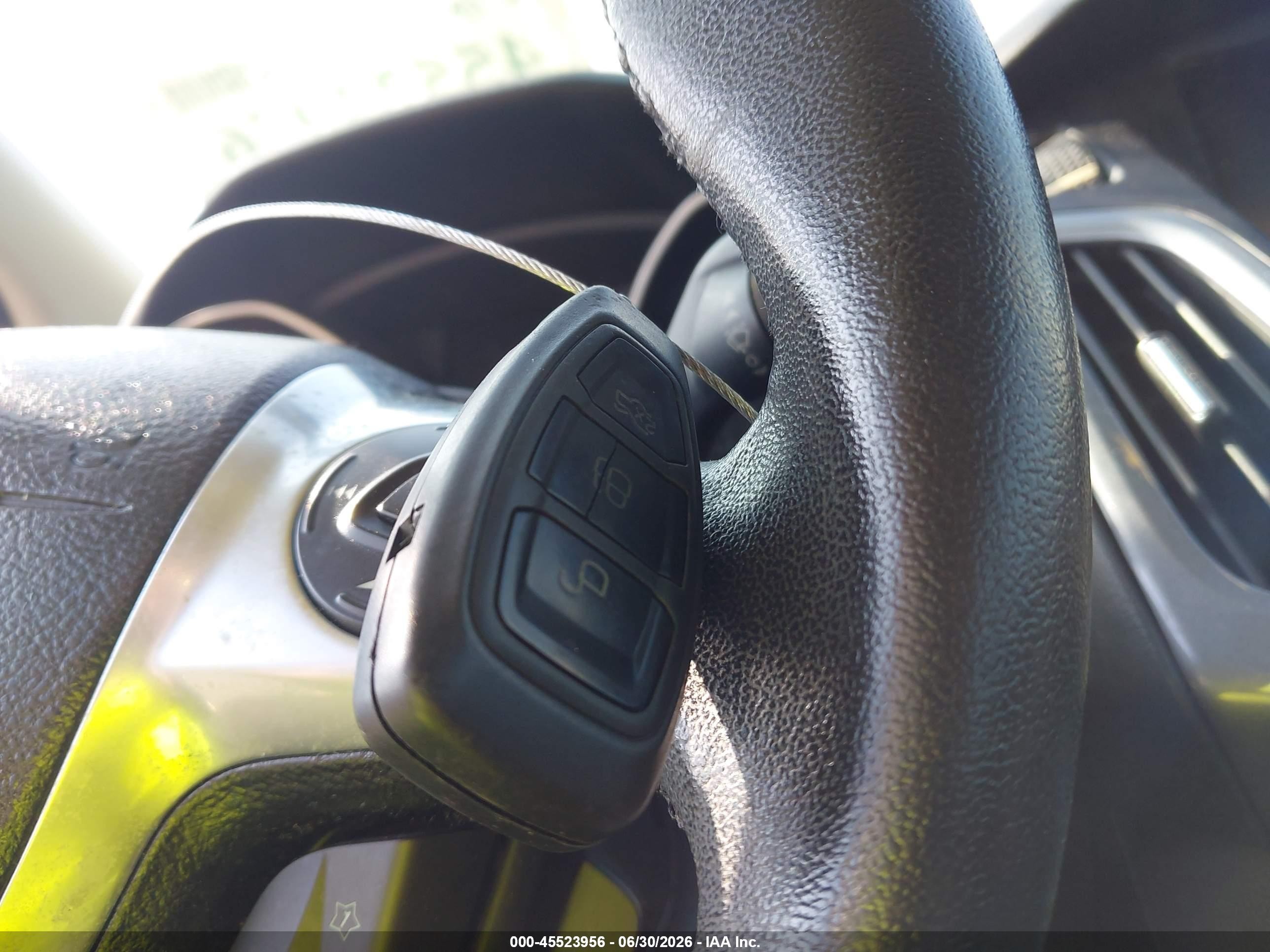 2012 Ford Focus Titanium Белый vin: 1FAHP3N20CL273488