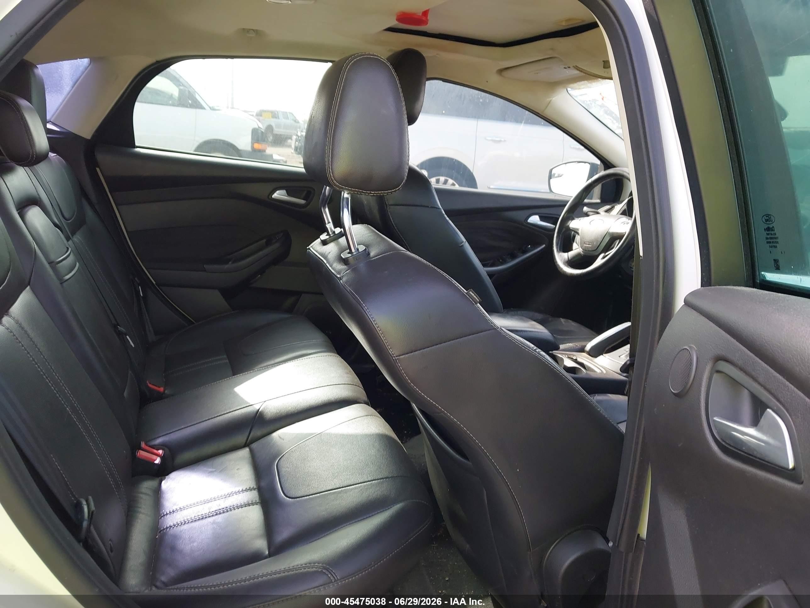 2012 Ford Focus Titanium White vin: 1FAHP3N20CL318705
