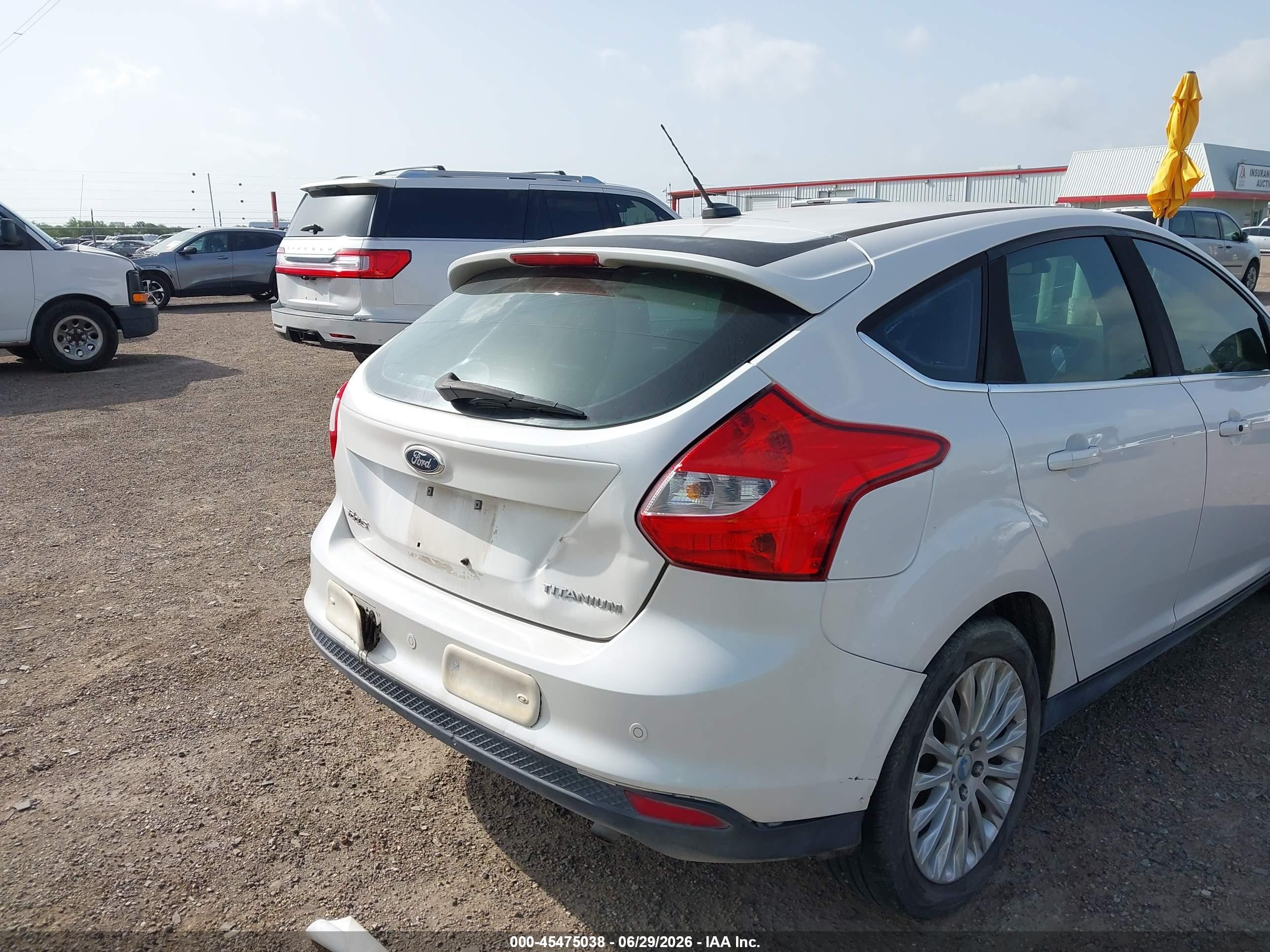 2012 Ford Focus Titanium White vin: 1FAHP3N20CL318705