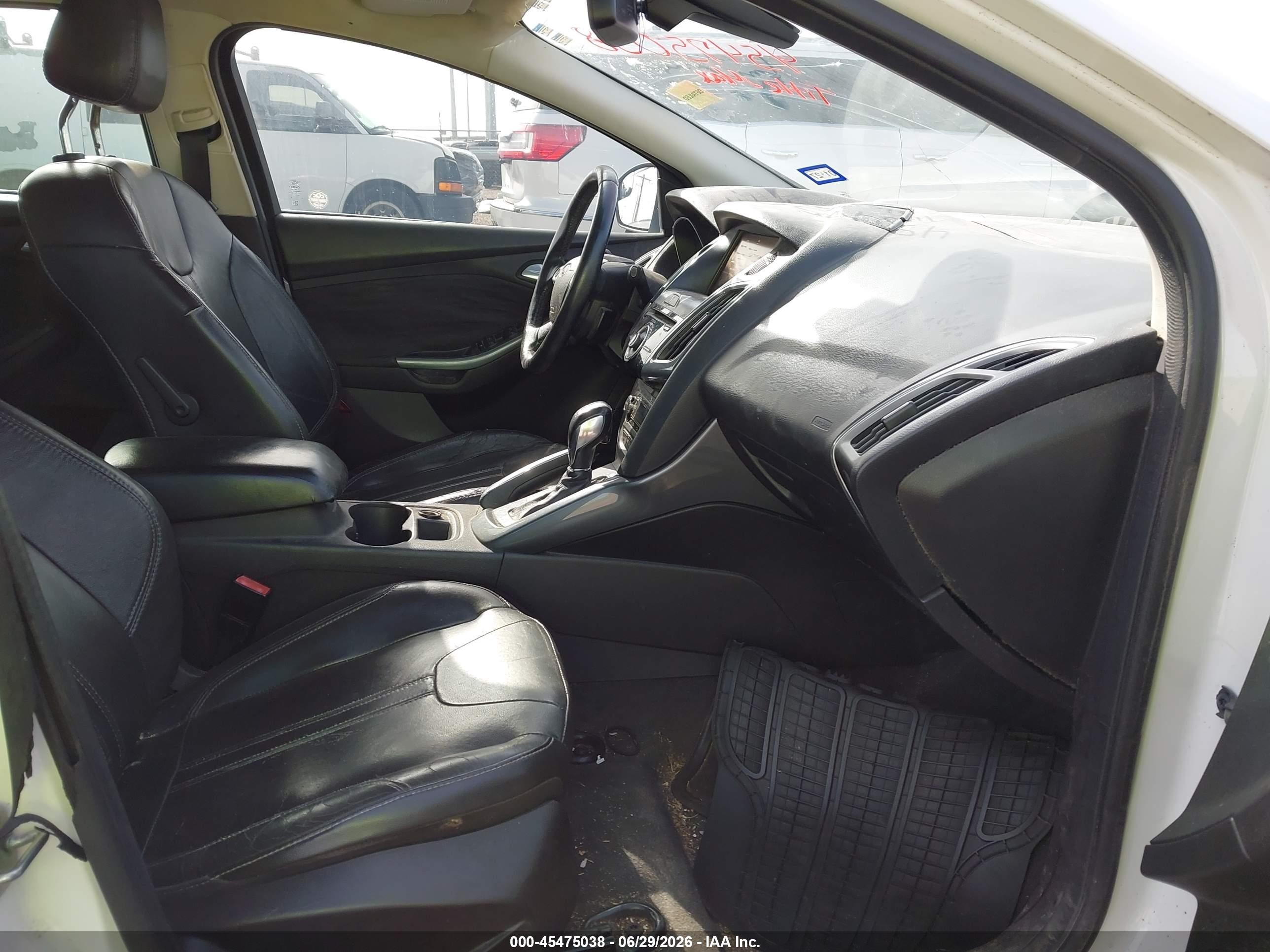 2012 Ford Focus Titanium White vin: 1FAHP3N20CL318705