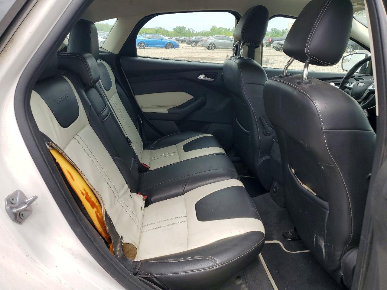 2012 Ford Focus Titanium White vin: 1FAHP3N21CL195058
