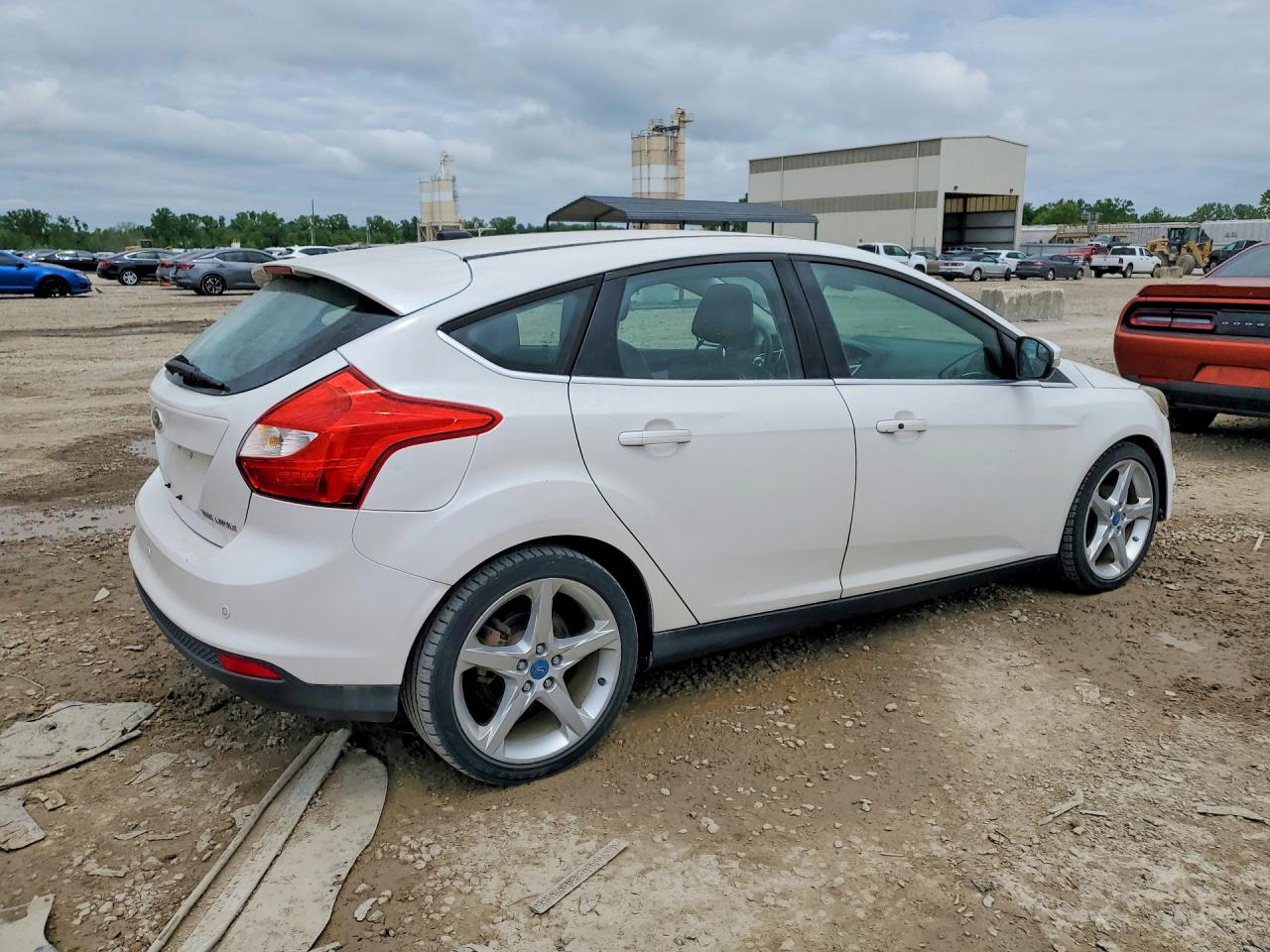 2012 Ford Focus Titanium White vin: 1FAHP3N21CL195058