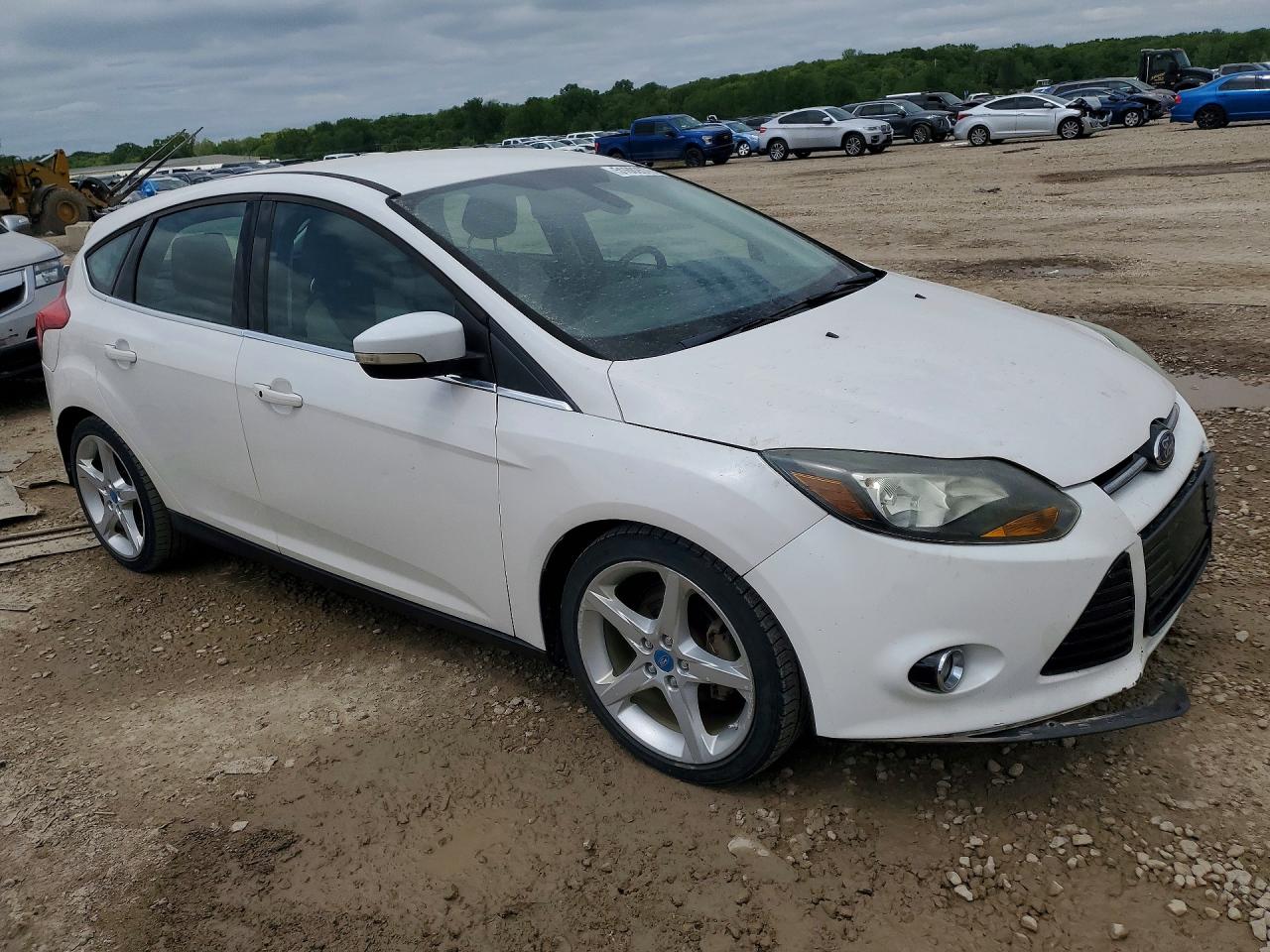 2012 Ford Focus Titanium White vin: 1FAHP3N21CL195058