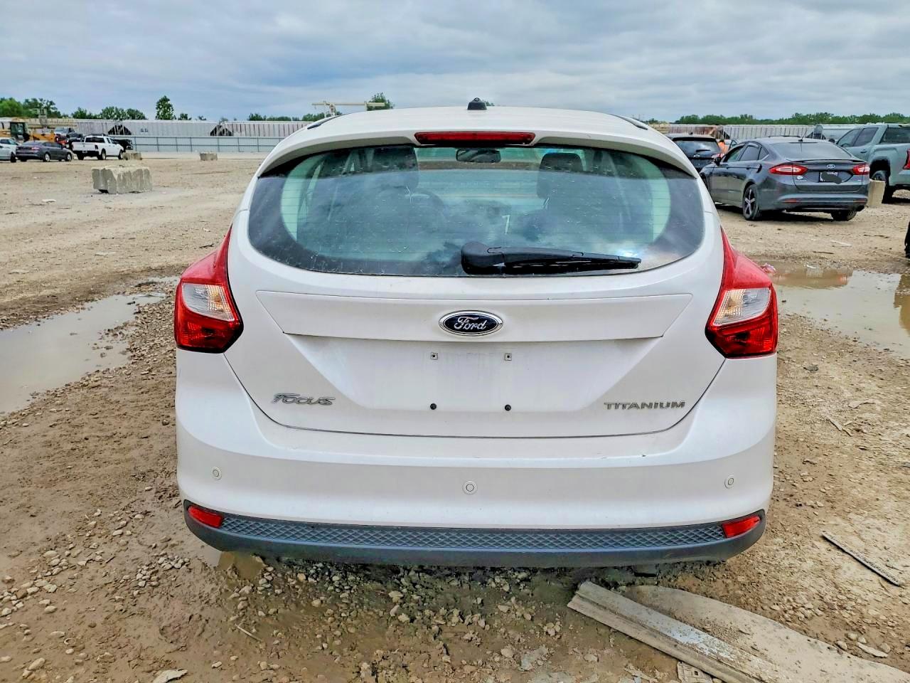 2012 Ford Focus Titanium White vin: 1FAHP3N21CL195058