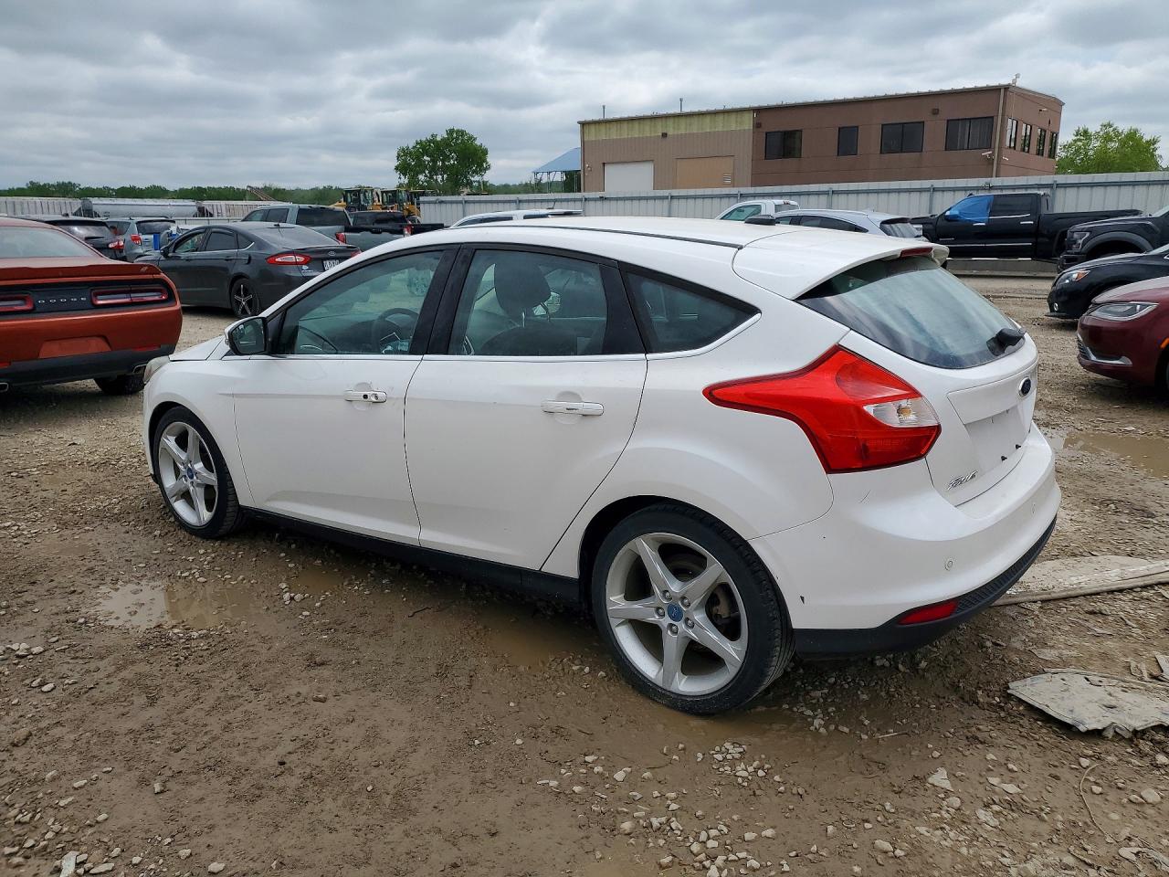 2012 Ford Focus Titanium White vin: 1FAHP3N21CL195058