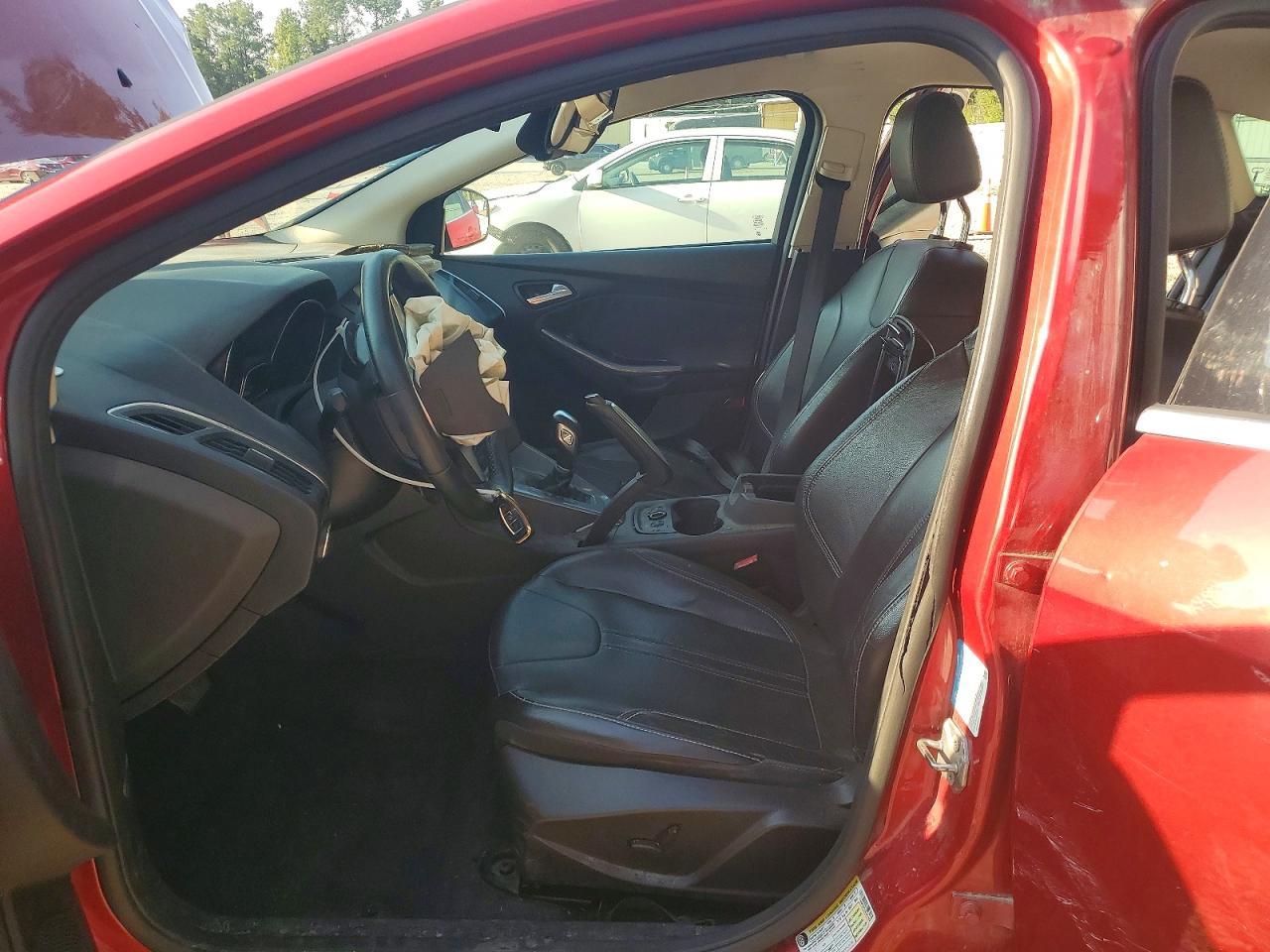 2012 Ford Focus Red vin: 1FAHP3N21CL307342