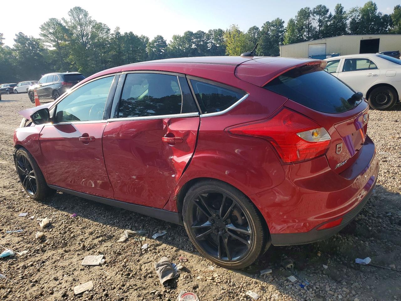2012 Ford Focus Red vin: 1FAHP3N21CL307342