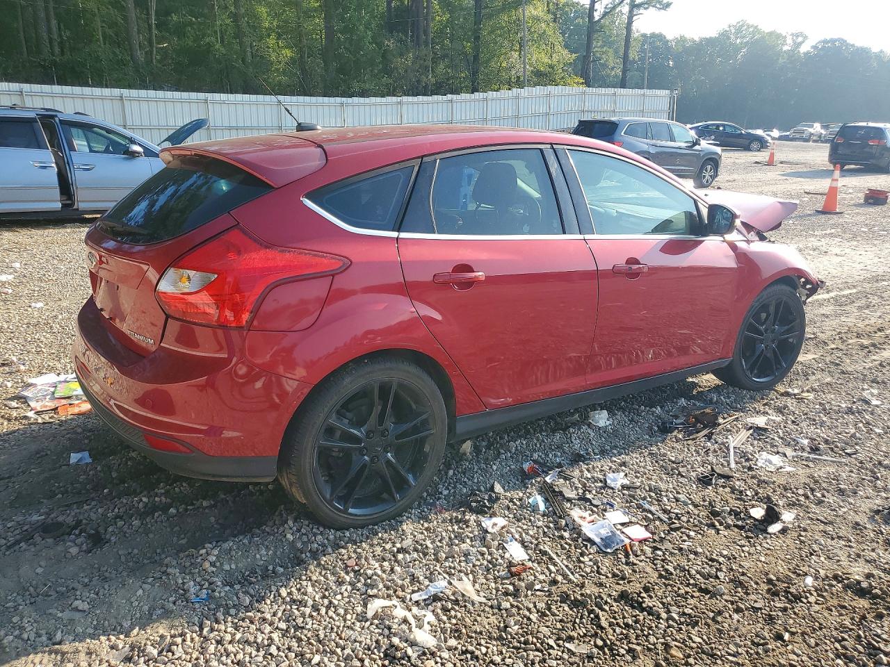 2012 Ford Focus Red vin: 1FAHP3N21CL307342