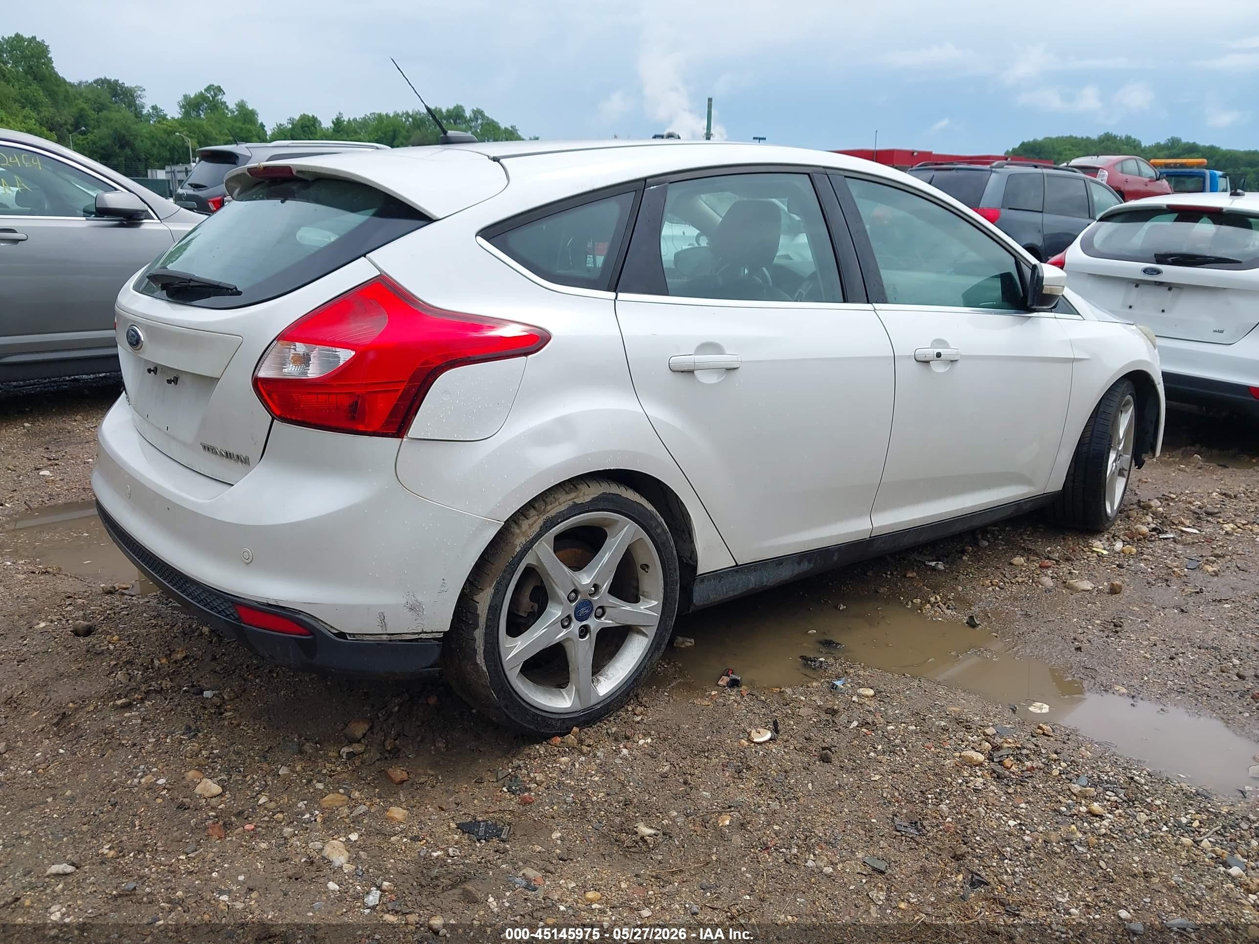 2012 Ford Focus Titanium Белый vin: 1FAHP3N21CL333875