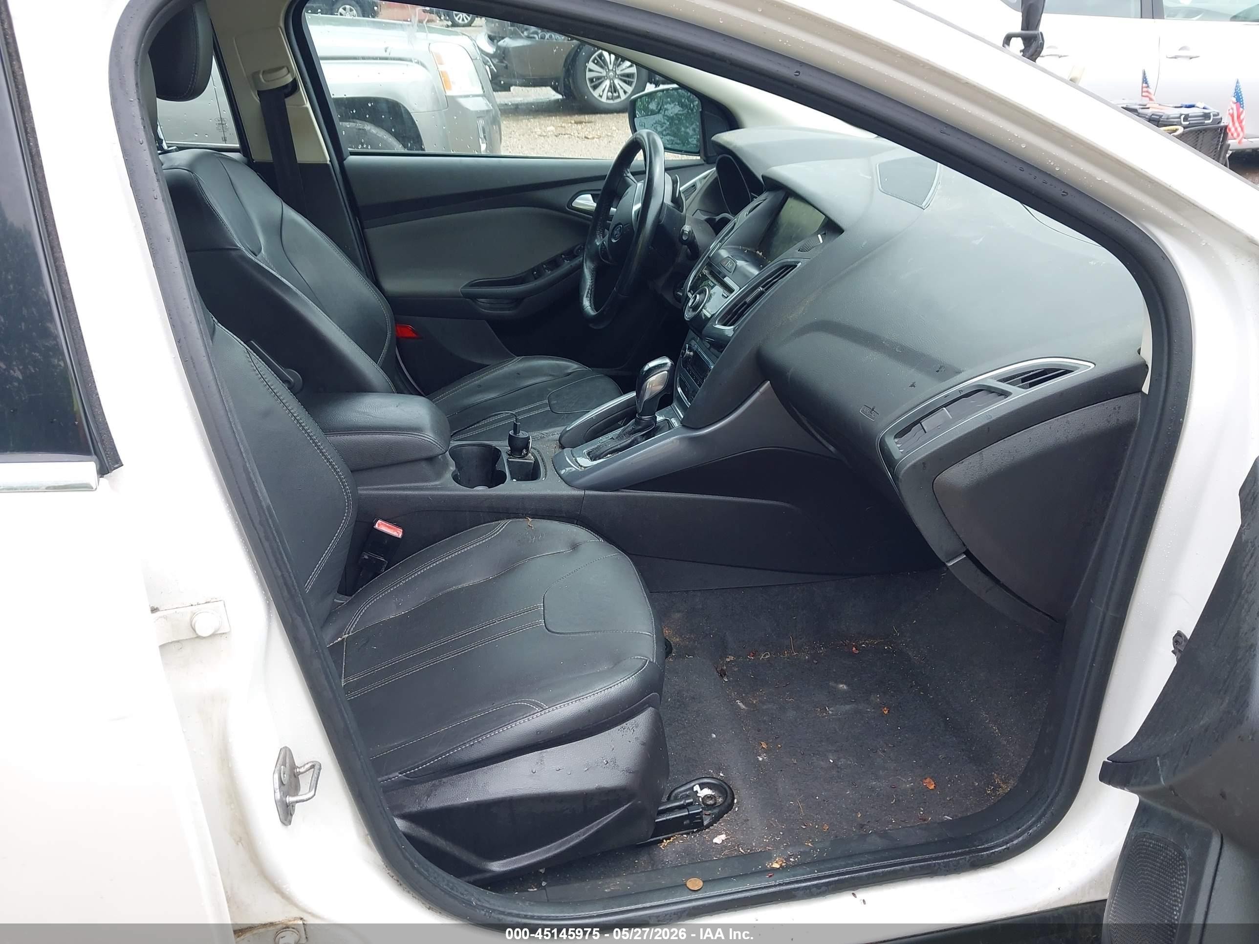 2012 Ford Focus Titanium Белый vin: 1FAHP3N21CL333875