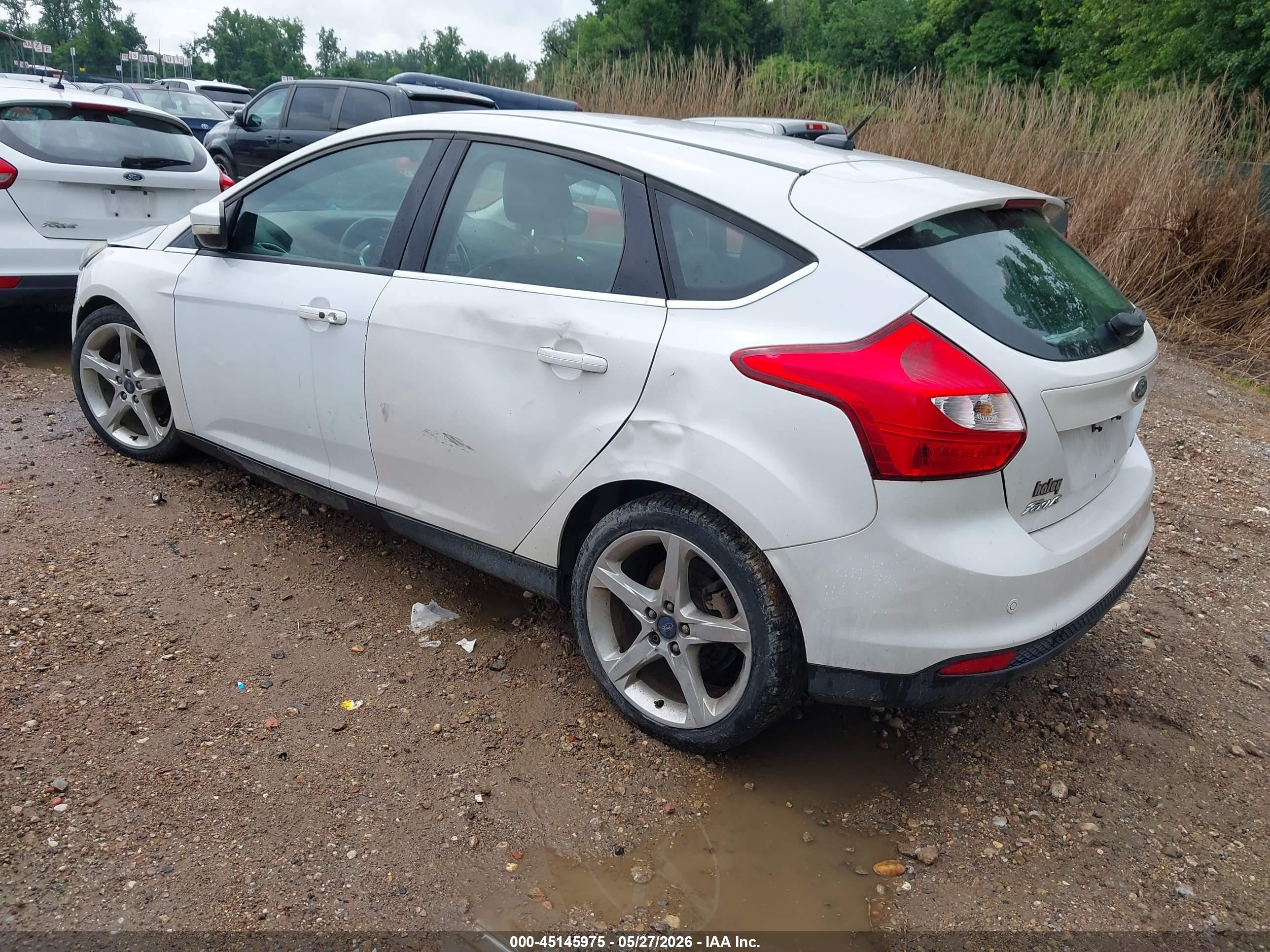 2012 Ford Focus Titanium Белый vin: 1FAHP3N21CL333875