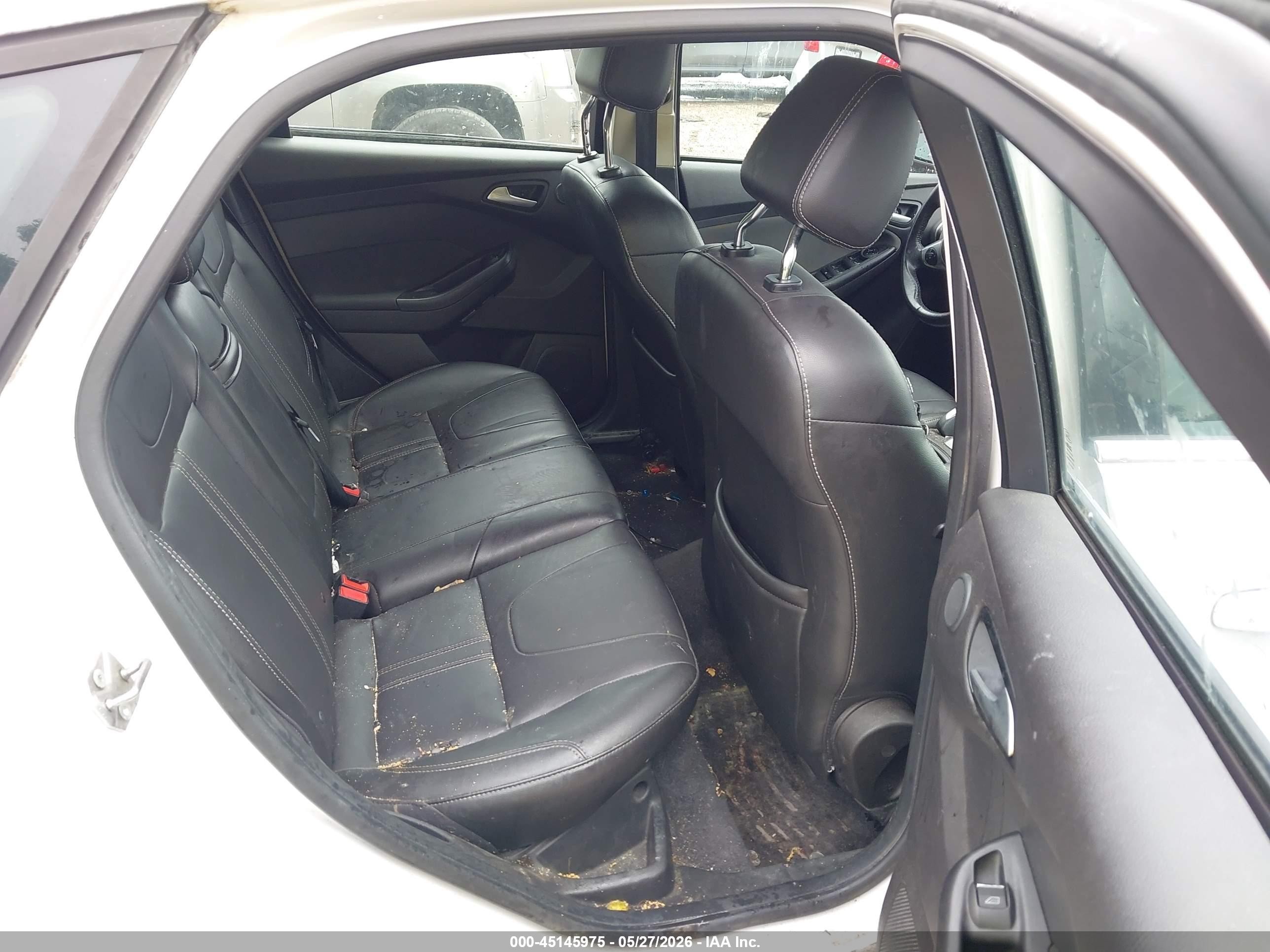 2012 Ford Focus Titanium Белый vin: 1FAHP3N21CL333875