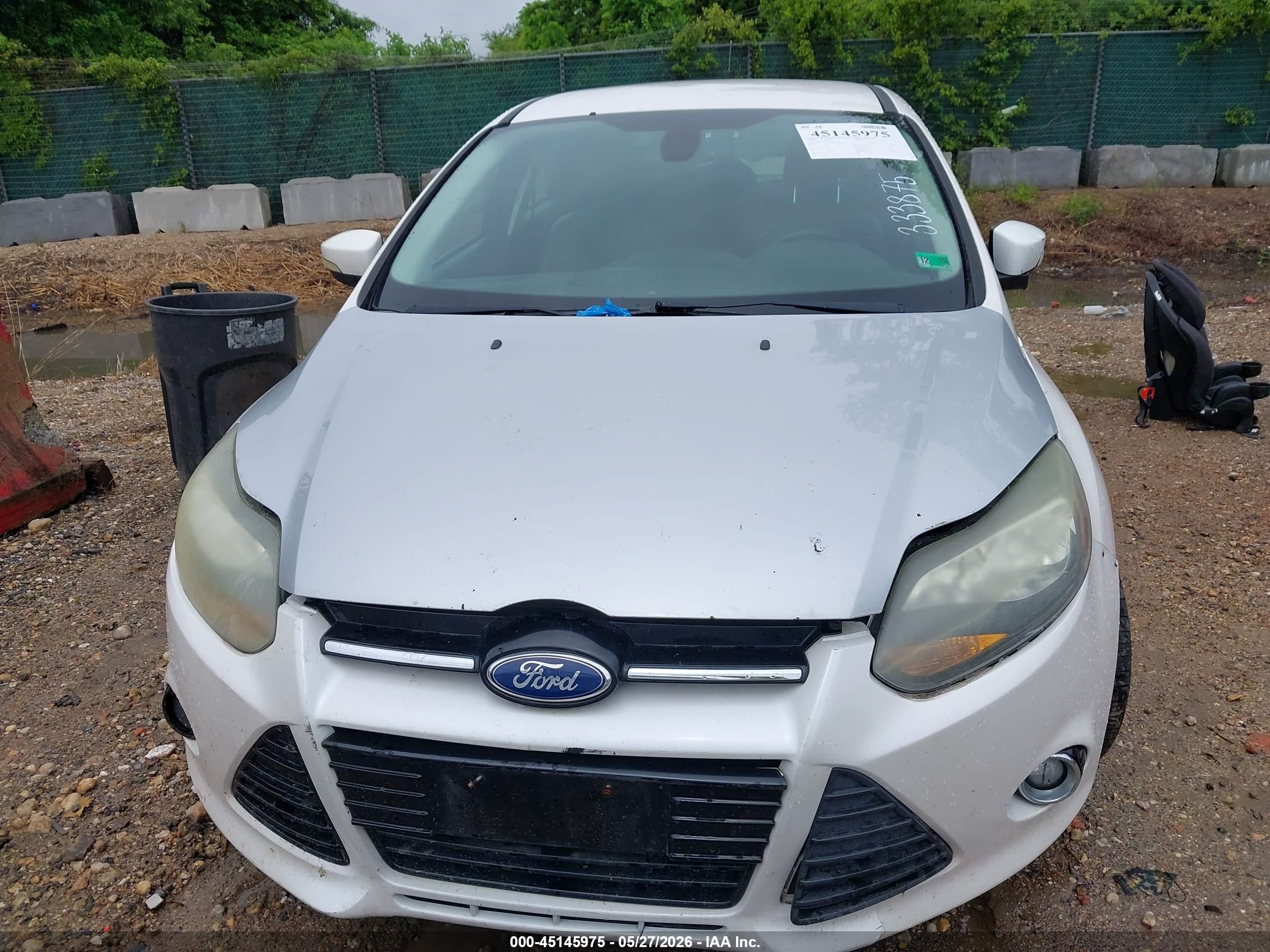 2012 Ford Focus Titanium Белый vin: 1FAHP3N21CL333875
