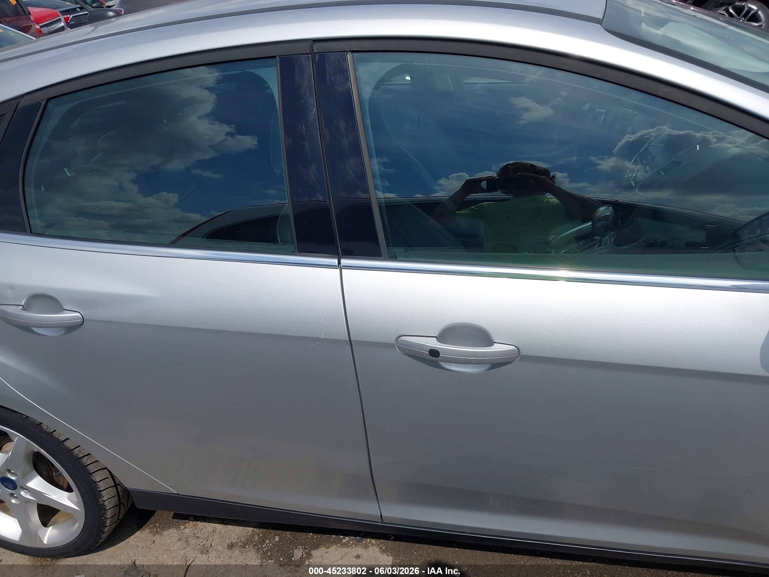 2012 Ford Focus Titanium Silver vin: 1FAHP3N22CL361958
