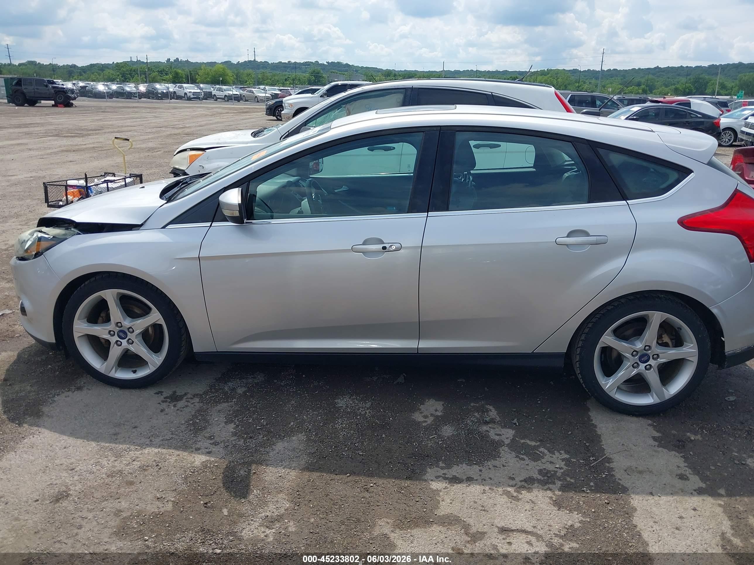 2012 Ford Focus Titanium Silver vin: 1FAHP3N22CL361958
