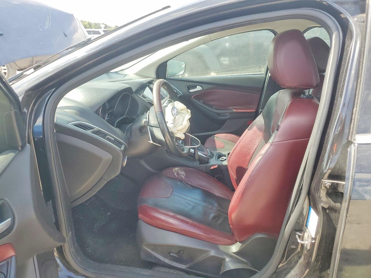 2012 Ford Focus Titanium Black vin: 1FAHP3N22CL428686