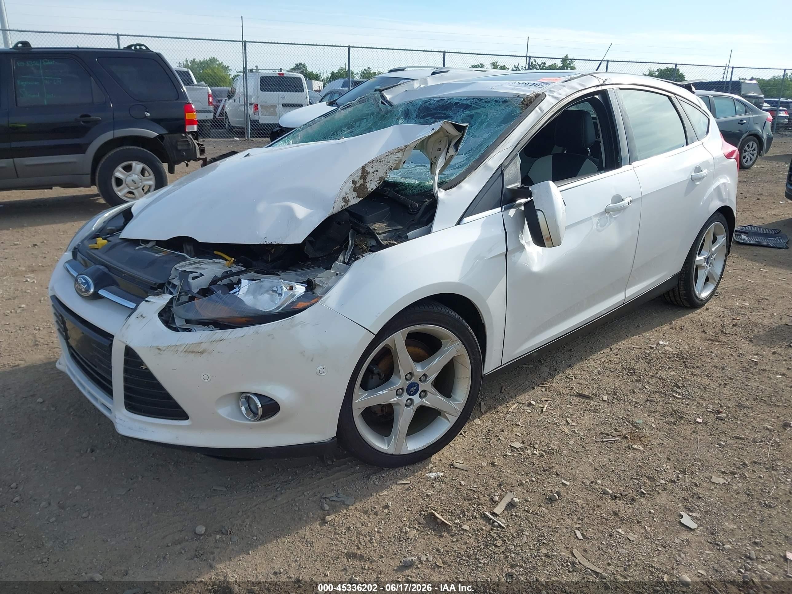 2012 Ford Focus Titanium White vin: 1FAHP3N23CL226620