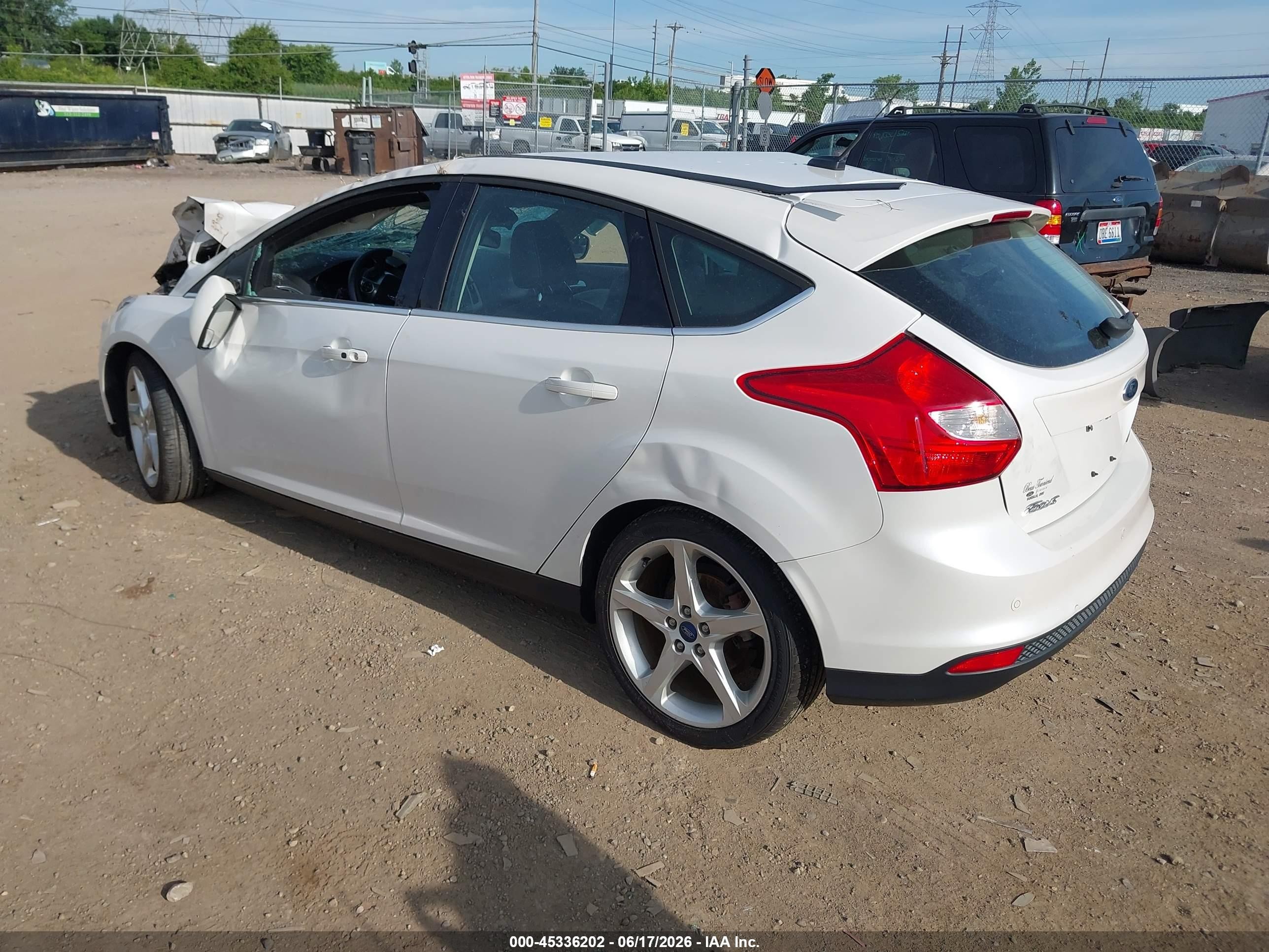 2012 Ford Focus Titanium White vin: 1FAHP3N23CL226620