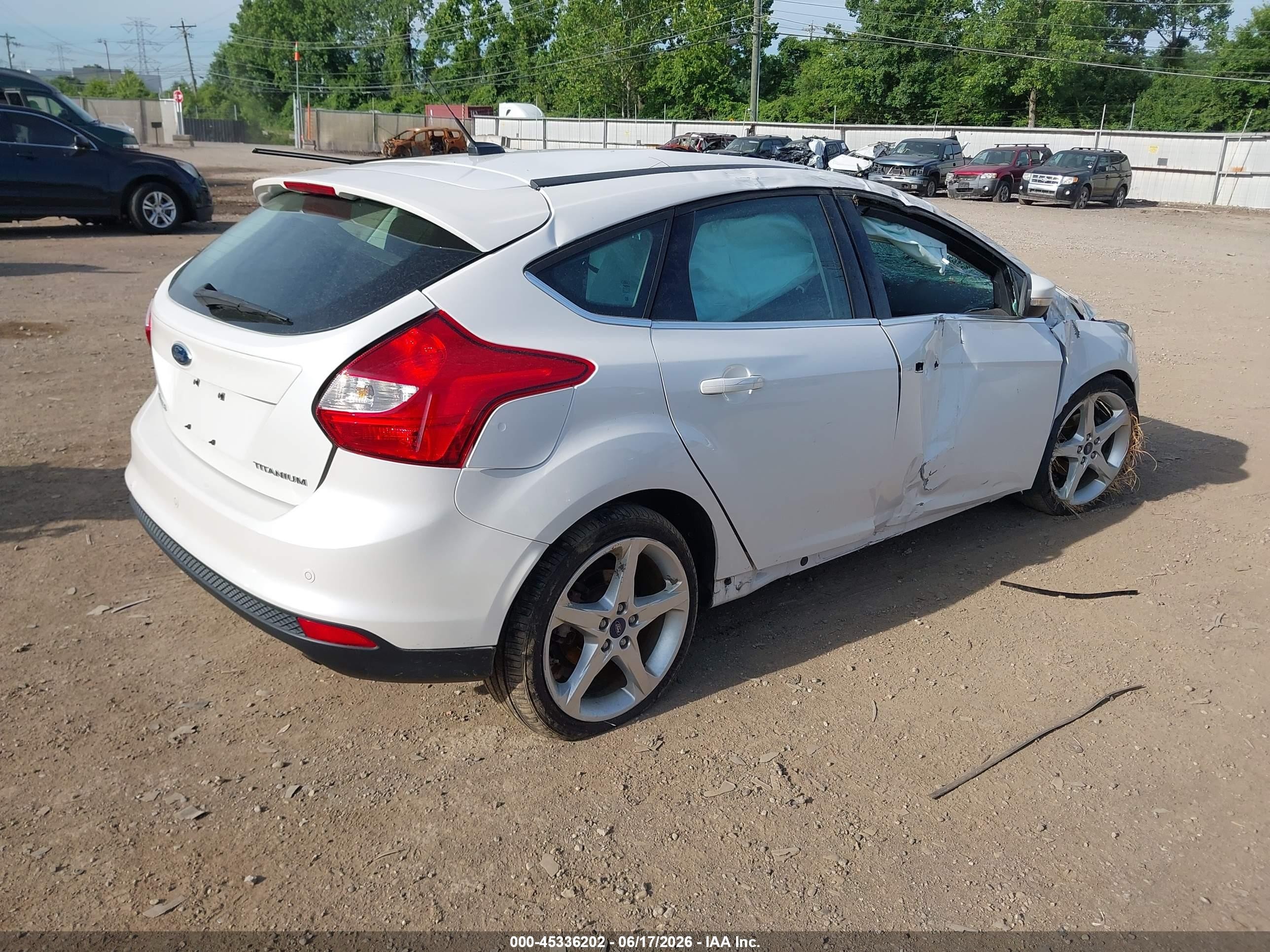 2012 Ford Focus Titanium White vin: 1FAHP3N23CL226620