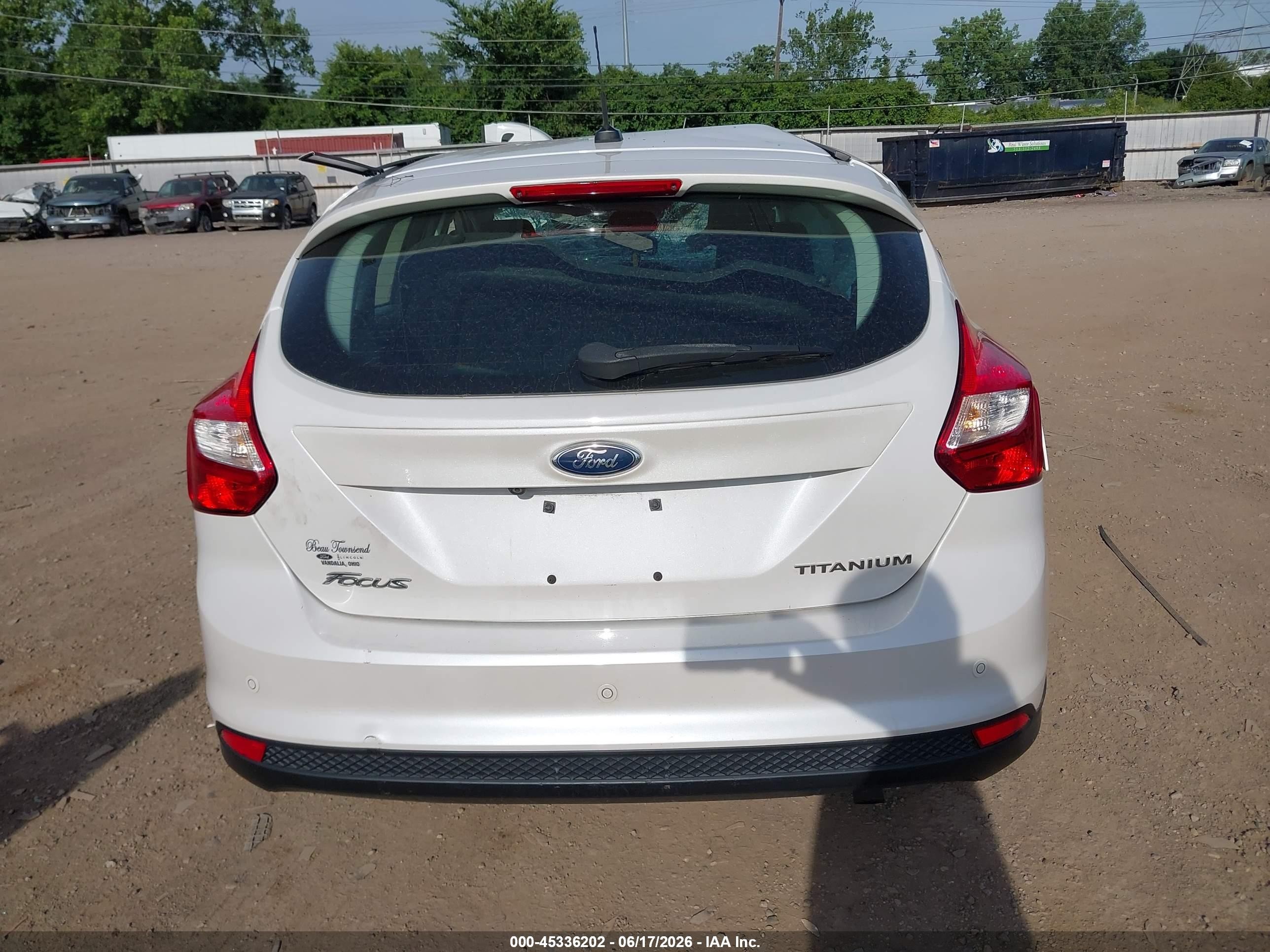 2012 Ford Focus Titanium White vin: 1FAHP3N23CL226620