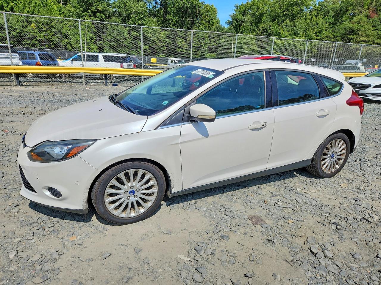 2012 Ford Focus Titanium White vin: 1FAHP3N23CL289300