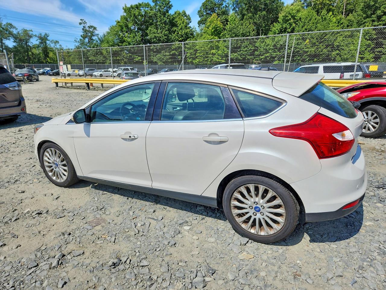 2012 Ford Focus Titanium White vin: 1FAHP3N23CL289300
