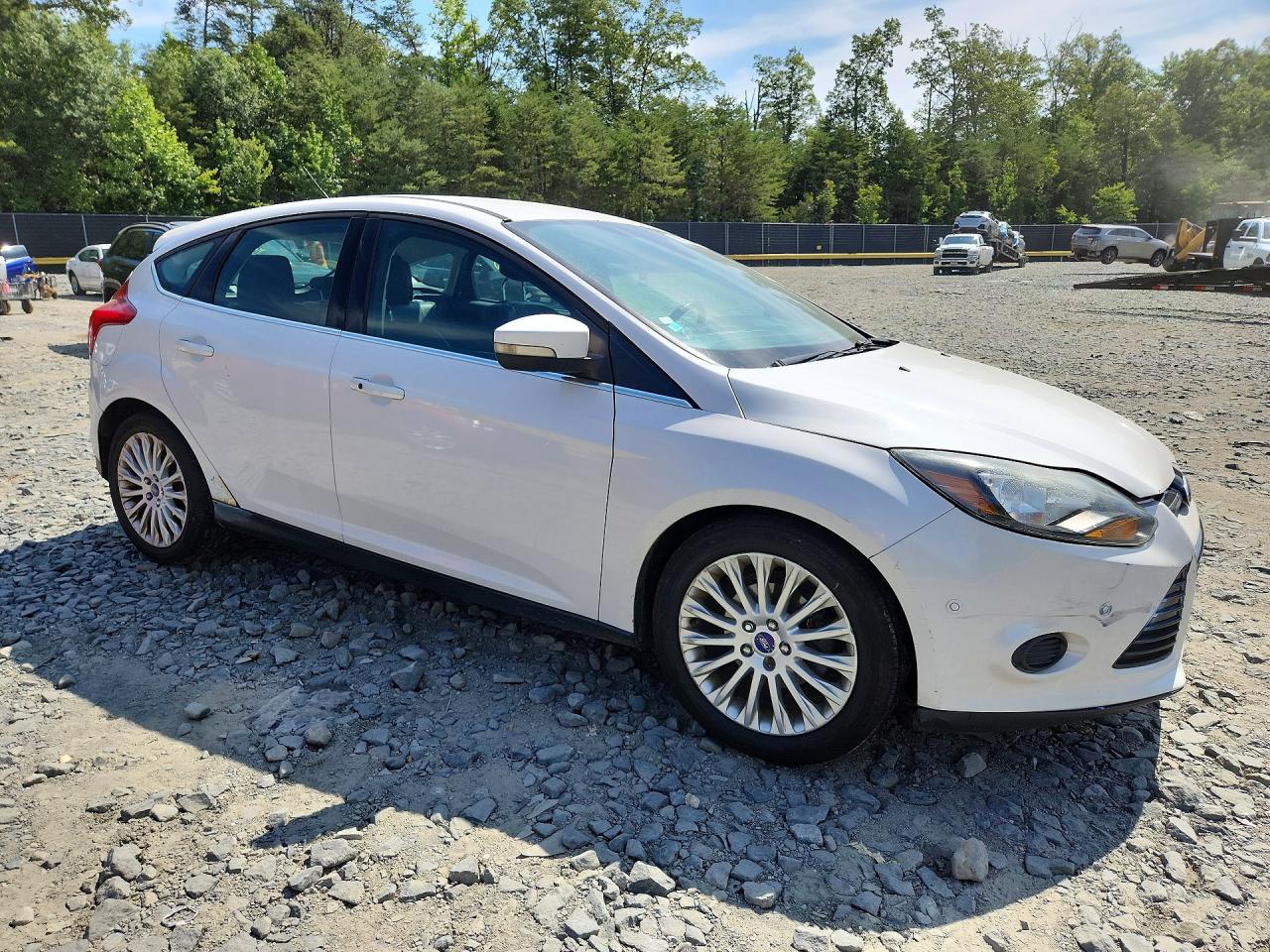 2012 Ford Focus Titanium White vin: 1FAHP3N23CL289300