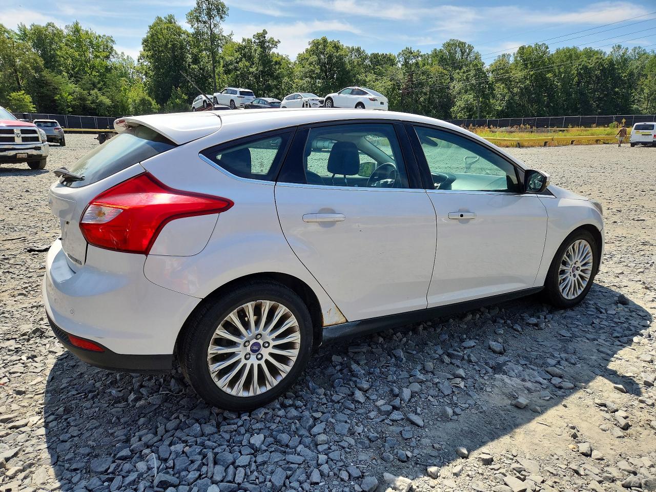 2012 Ford Focus Titanium White vin: 1FAHP3N23CL289300
