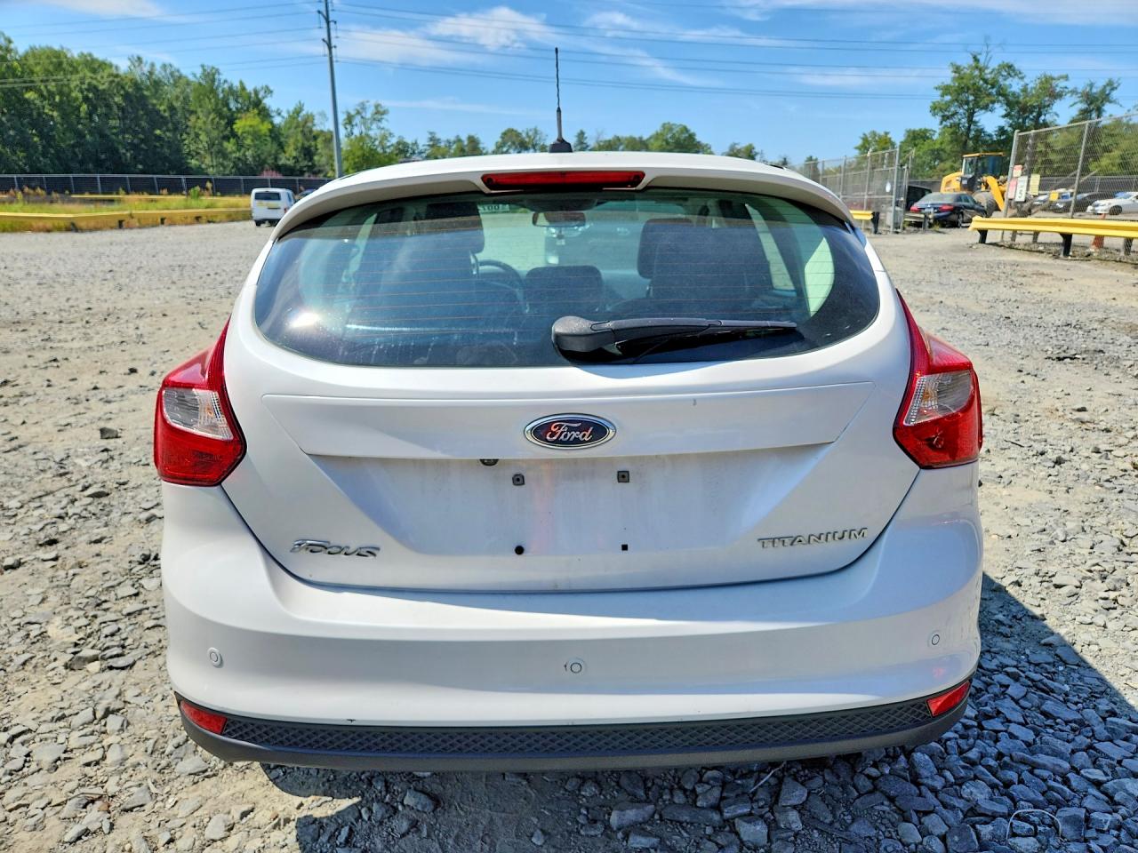 2012 Ford Focus Titanium White vin: 1FAHP3N23CL289300