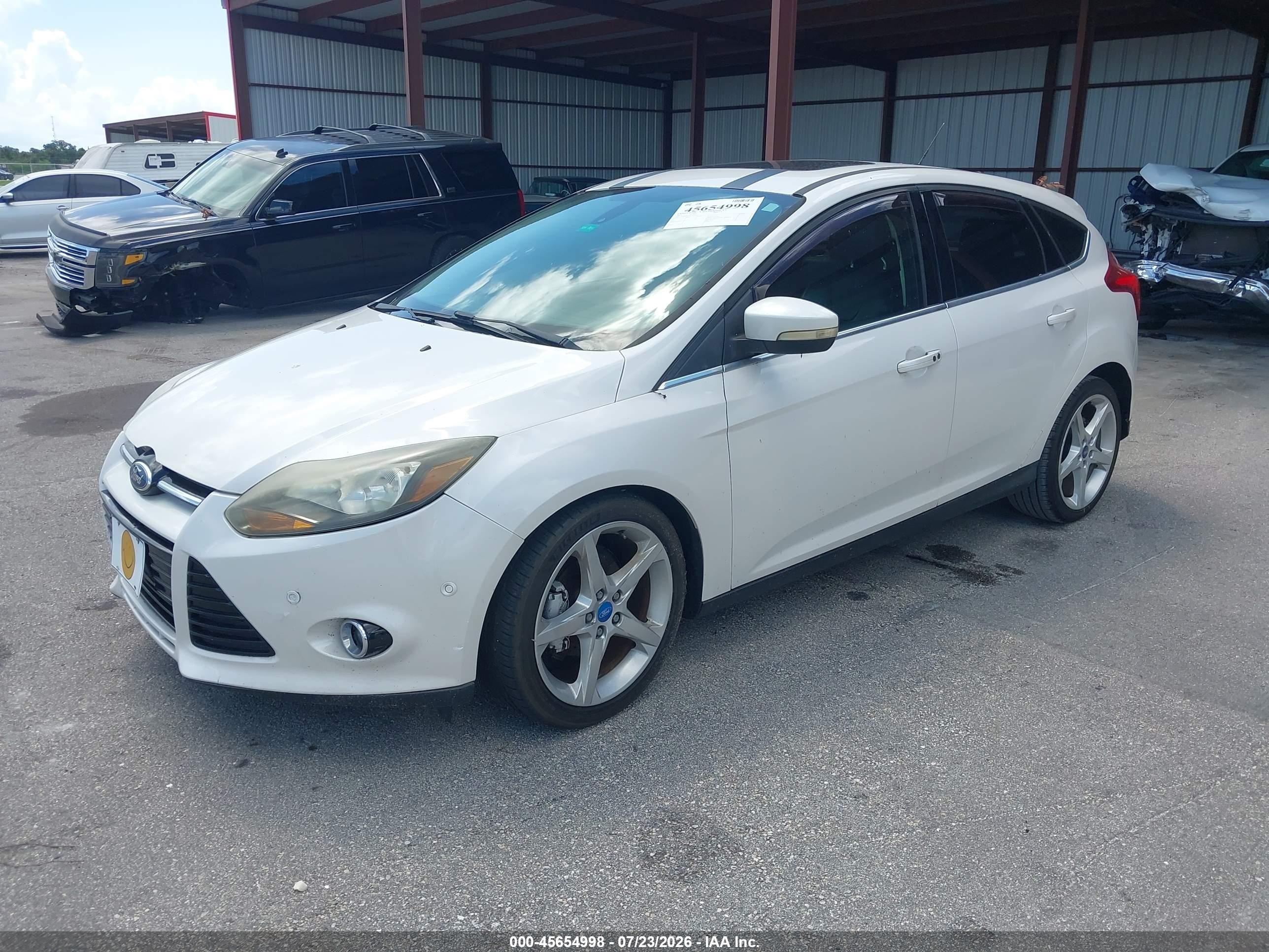 2012 Ford Focus Titanium White vin: 1FAHP3N24CL125957